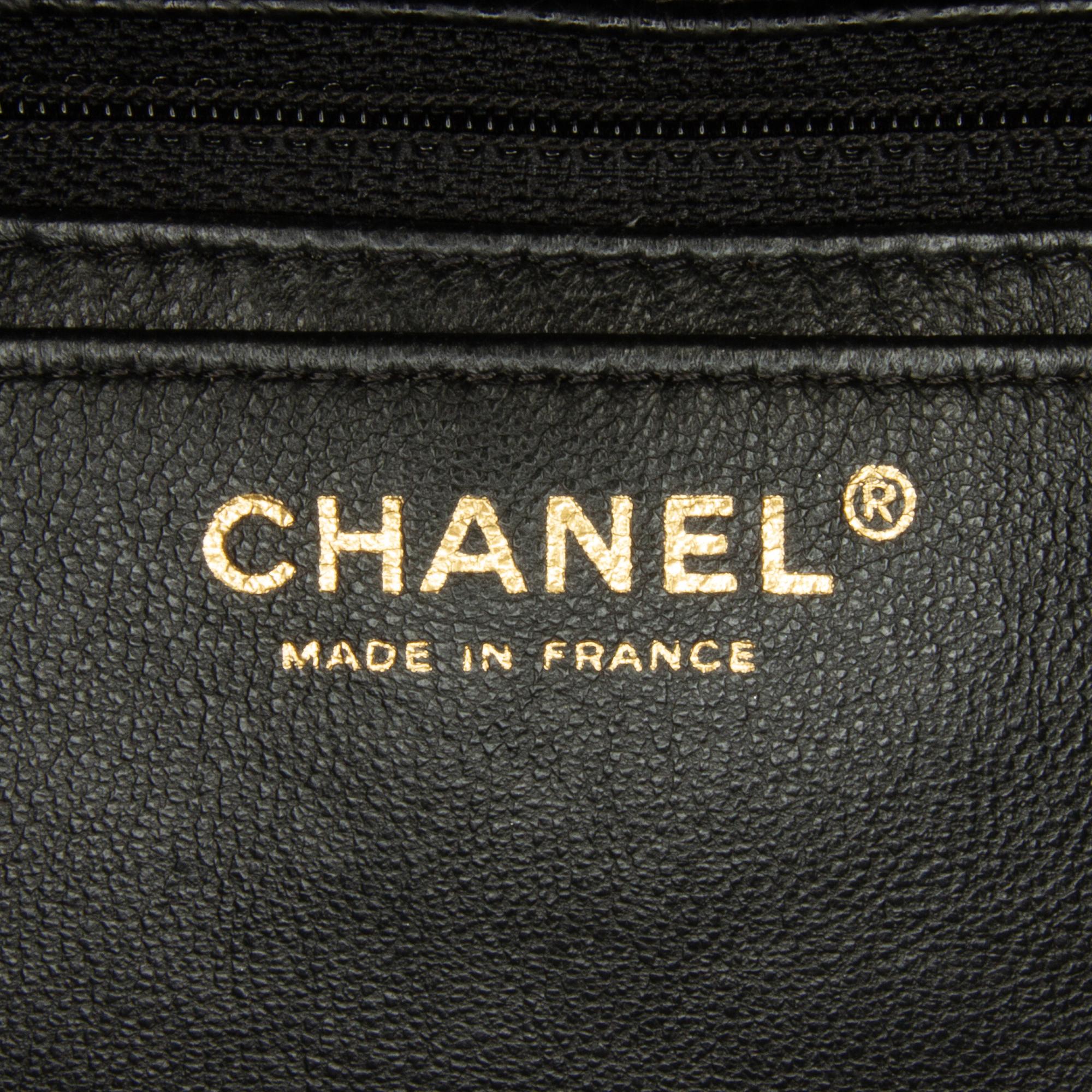 Chanel Maxi Classic Caviar Single Flap Bag (SHG-MTMiOb)