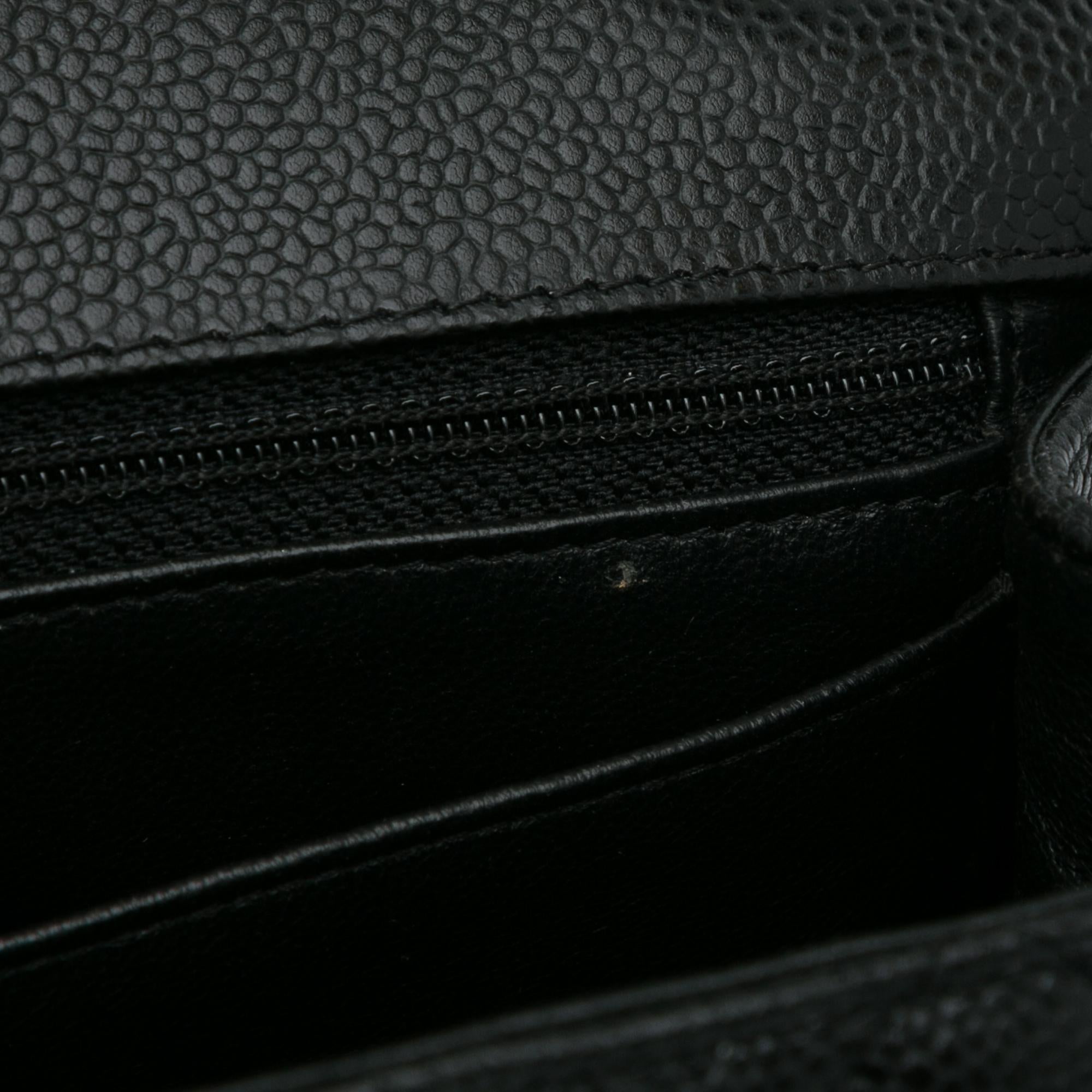 Chanel Maxi Classic Caviar Single Flap Bag (SHG-MTMiOb)