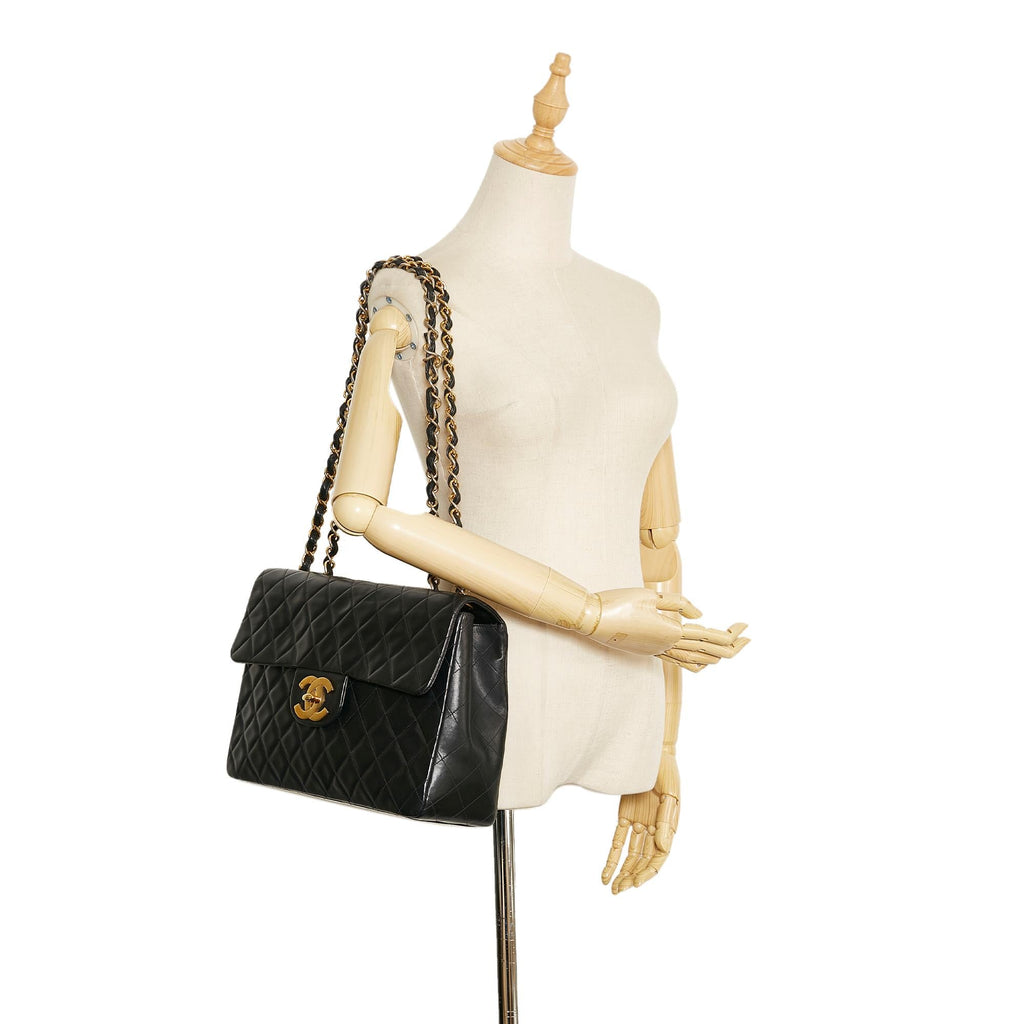 Chanel Maxi Classic Lambskin Single Flap (SHG-bKU9pk)