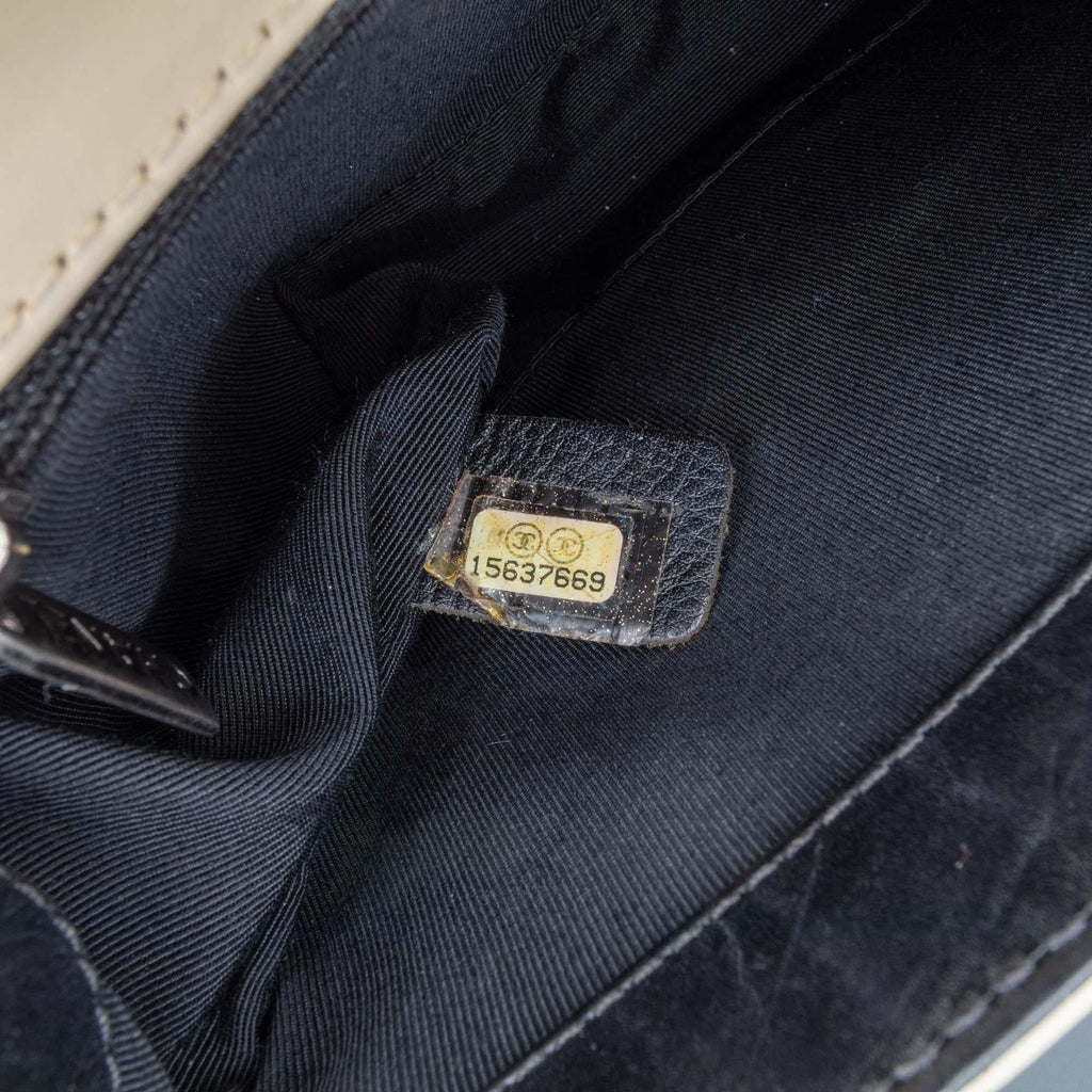 Chanel Medium Bicolor Calfskin Boy Flap (SHG-EWjcMu)
