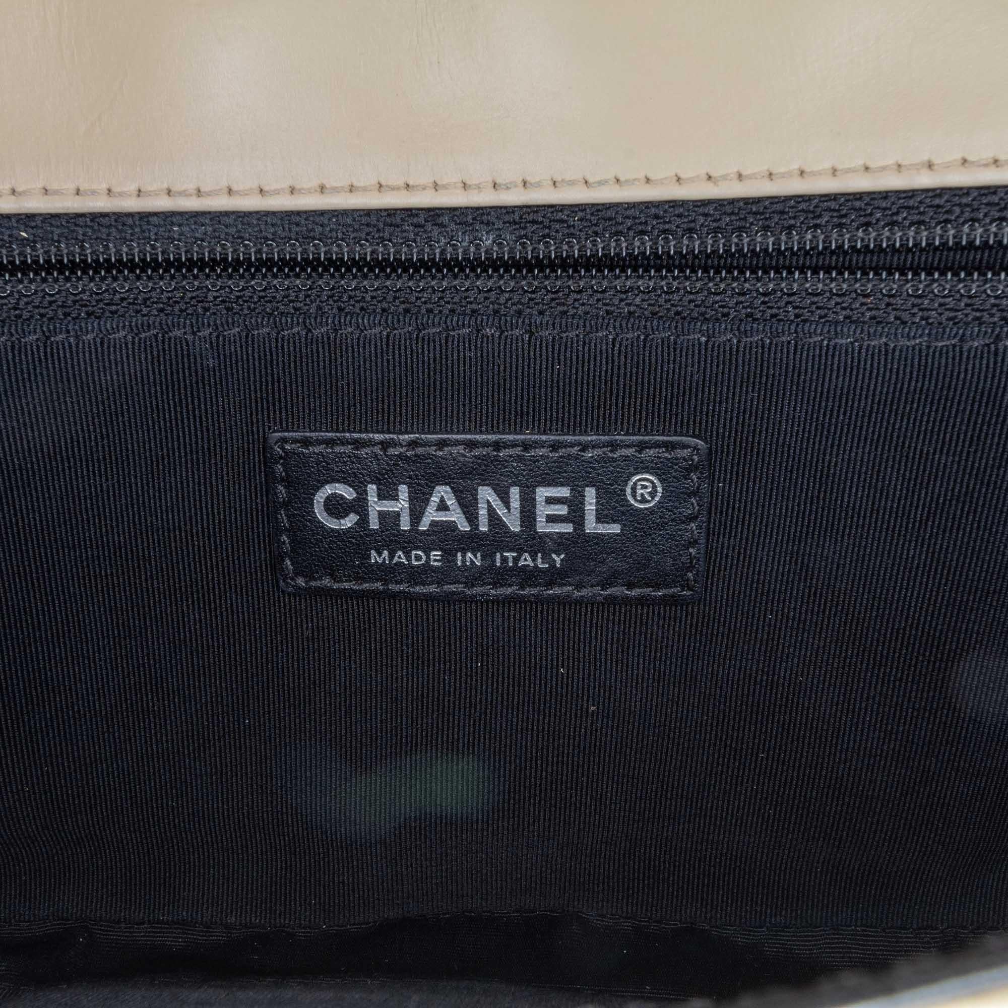Chanel Medium Bicolor Calfskin Boy Flap (SHG-EWjcMu)