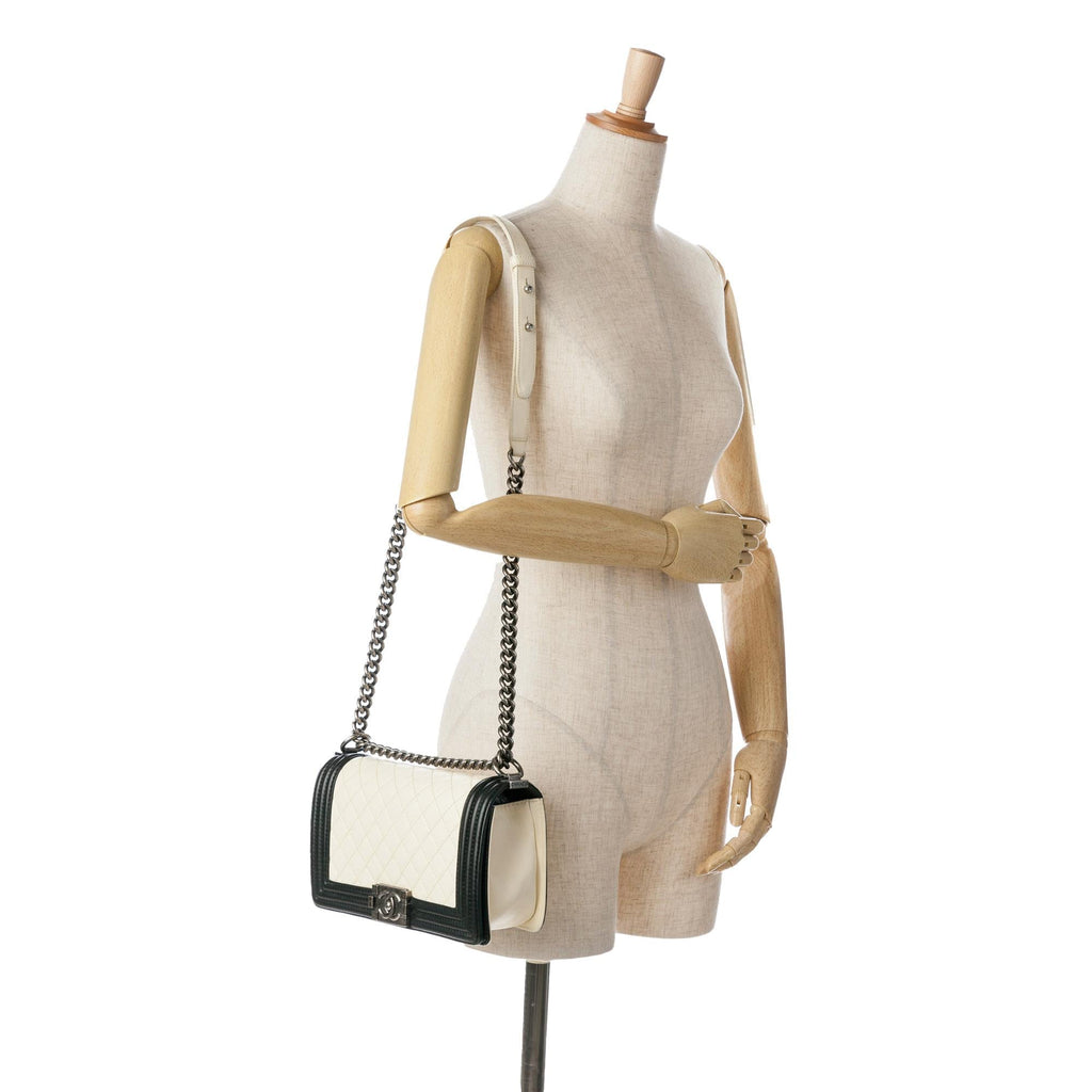 Chanel Medium Bicolor Lambskin Boy Flap (SHG-qI2Oyf)
