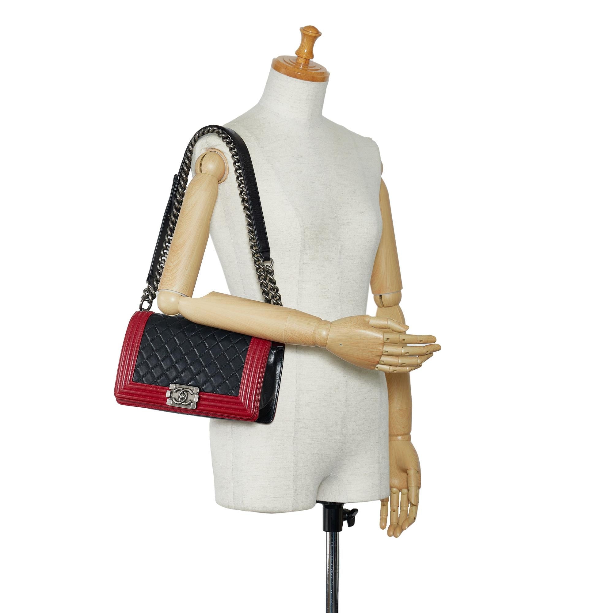 Chanel Medium Bicolor Lambskin Boy Flap (SHG-cLDWy7)
