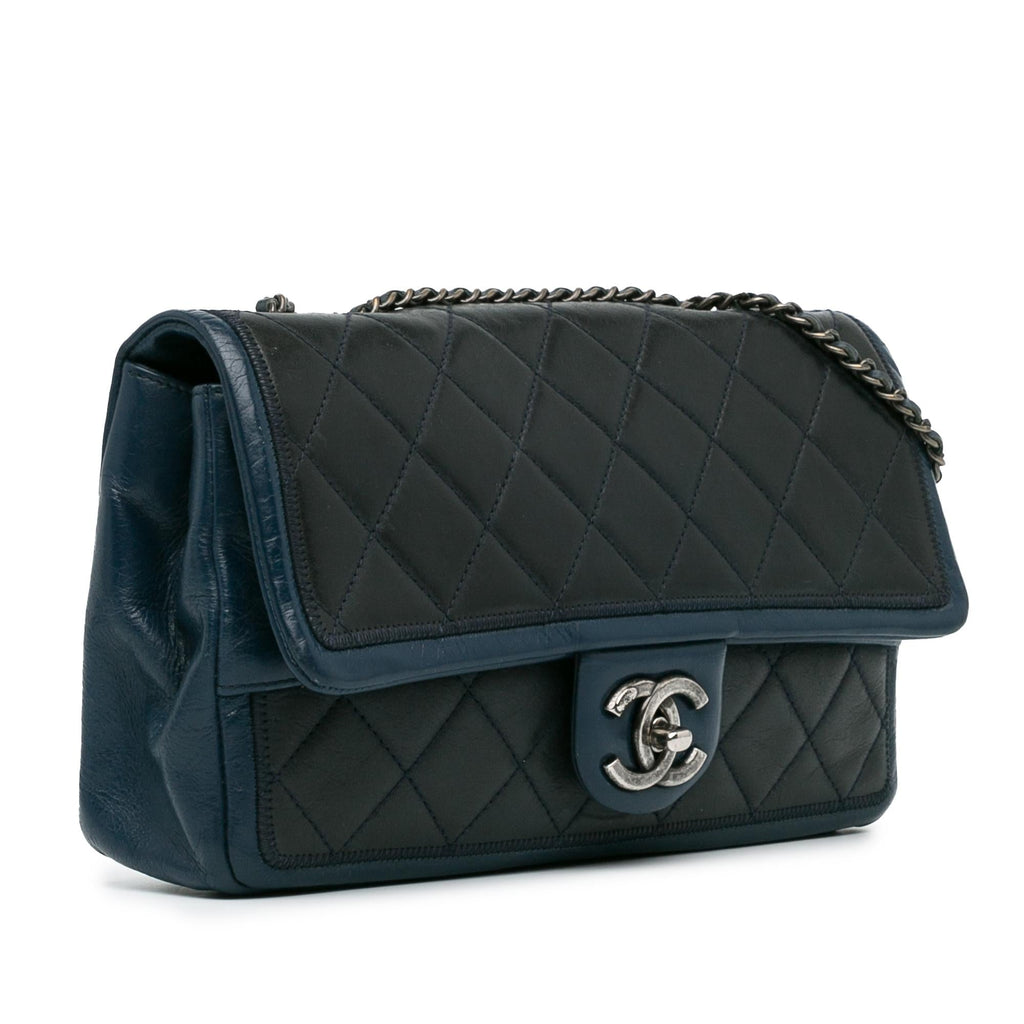 Chanel Medium Bicolor Lambskin Graphic Flap (SHG-EwBfXt)