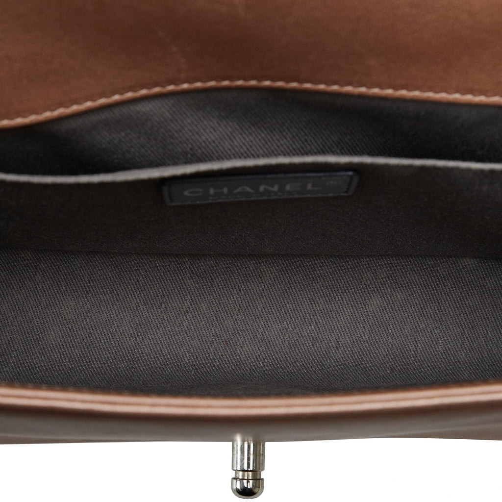 Chanel Medium Boy Flap Bag (SHG-OB0E7i)