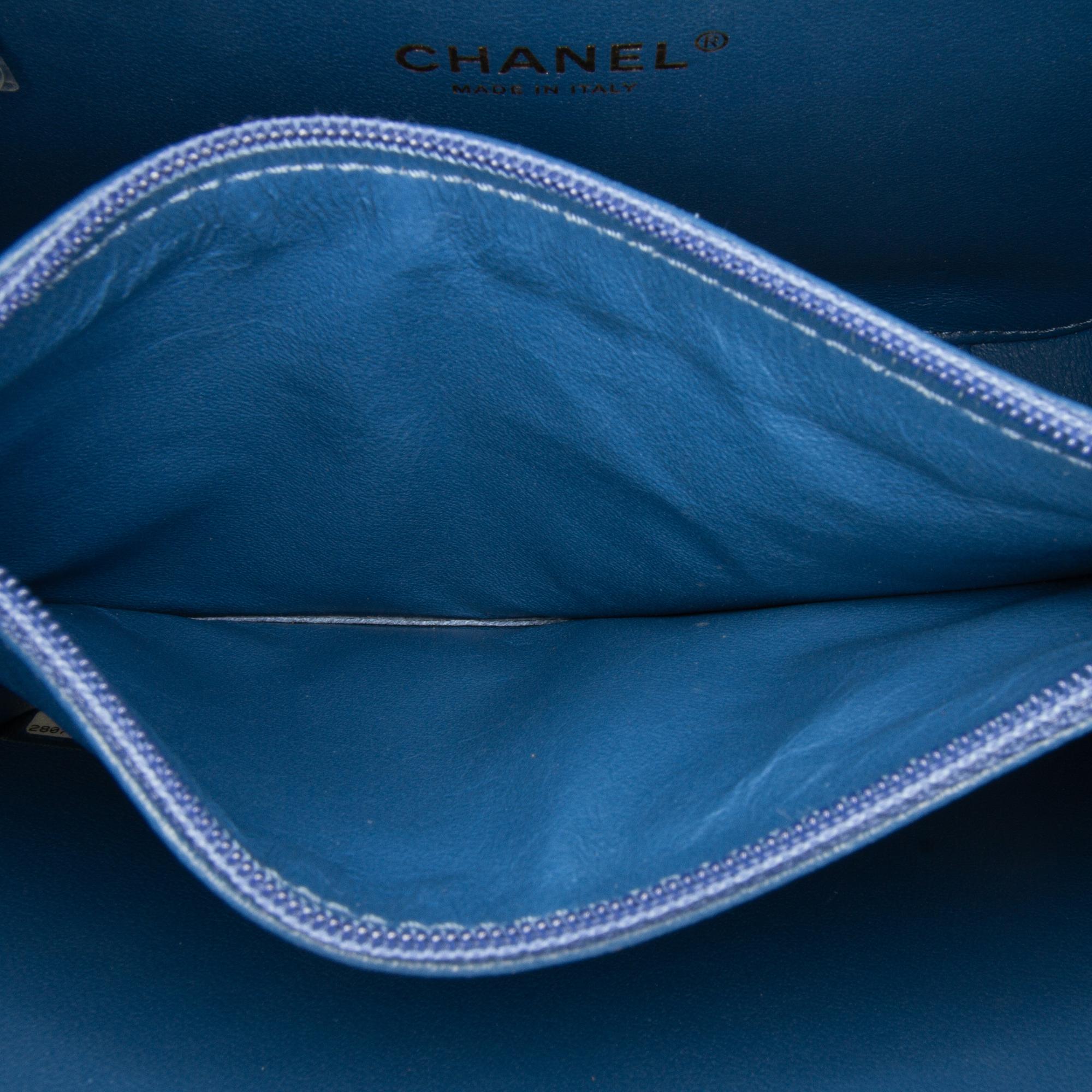 Chanel Medium CC Filigree Caviar Vanity Case (SHG-R0dFDb)