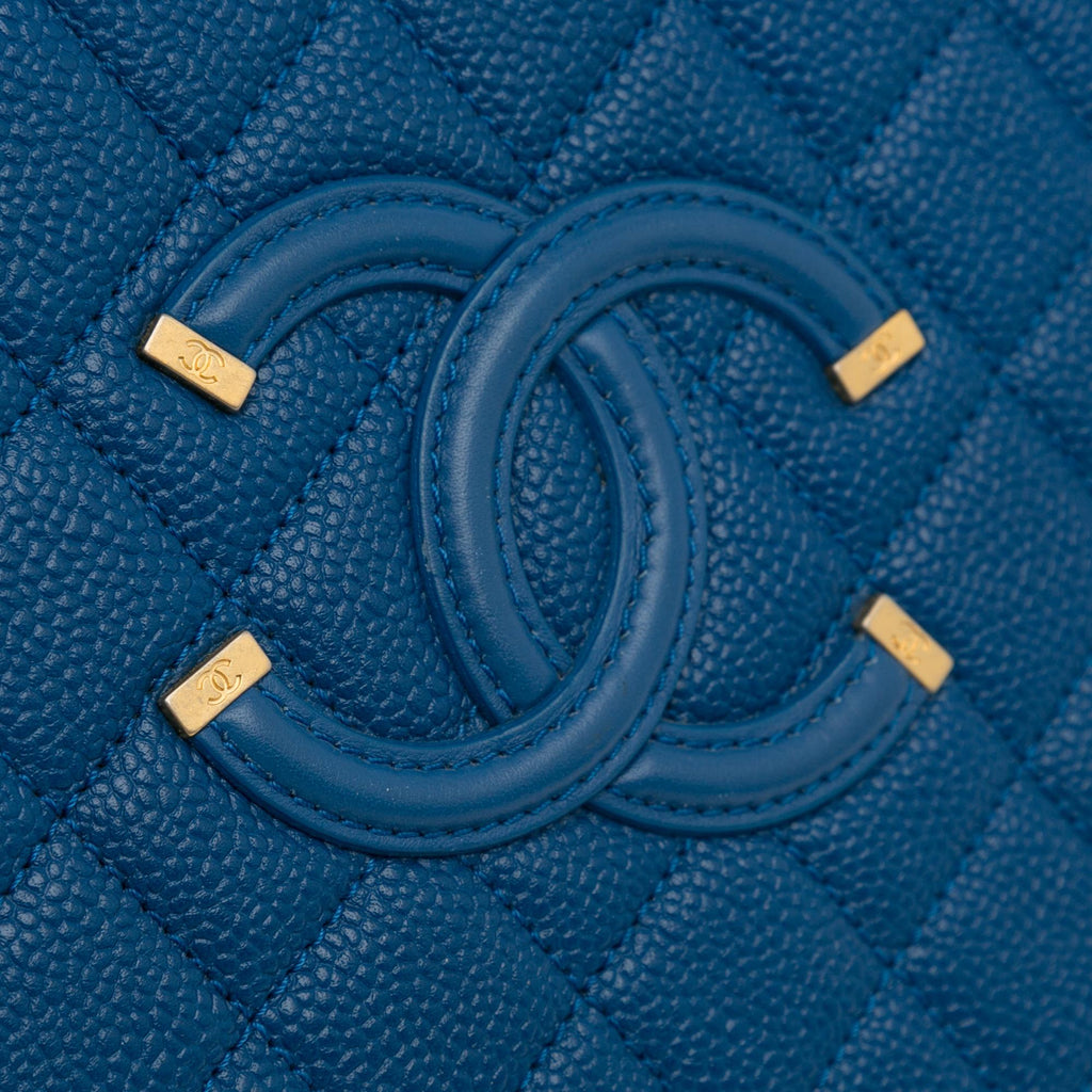 Chanel Medium CC Filigree Caviar Vanity Case (SHG-R0dFDb)