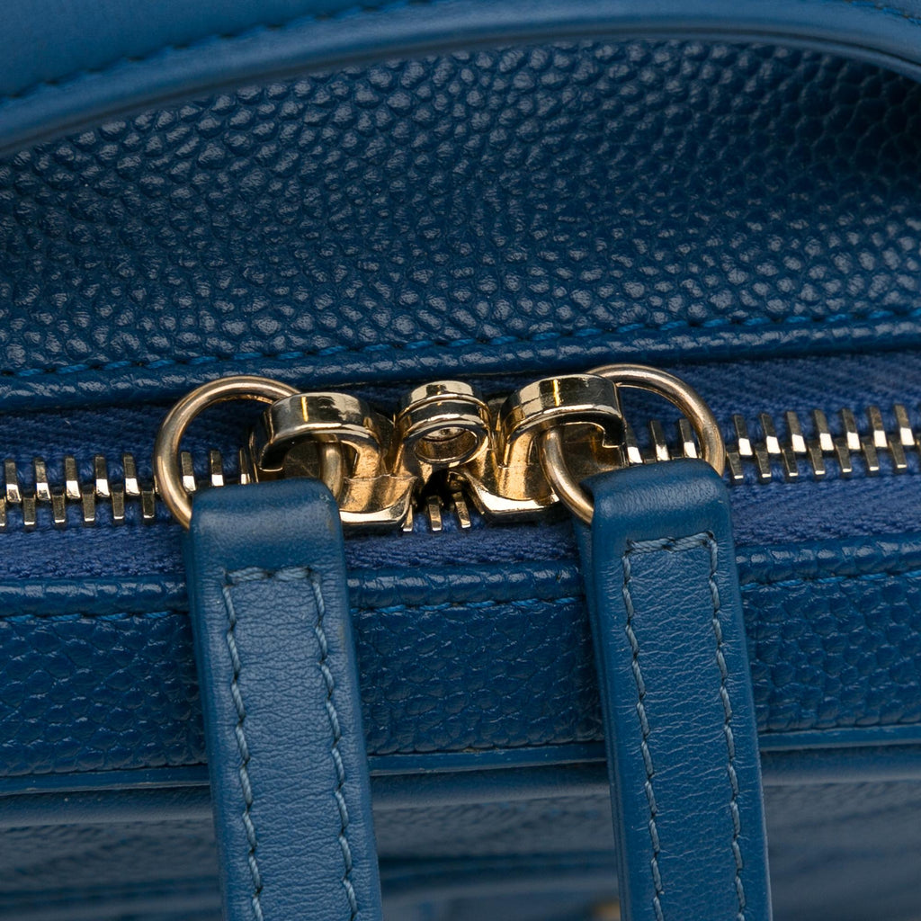 Chanel Medium CC Filigree Caviar Vanity Case (SHG-R0dFDb)
