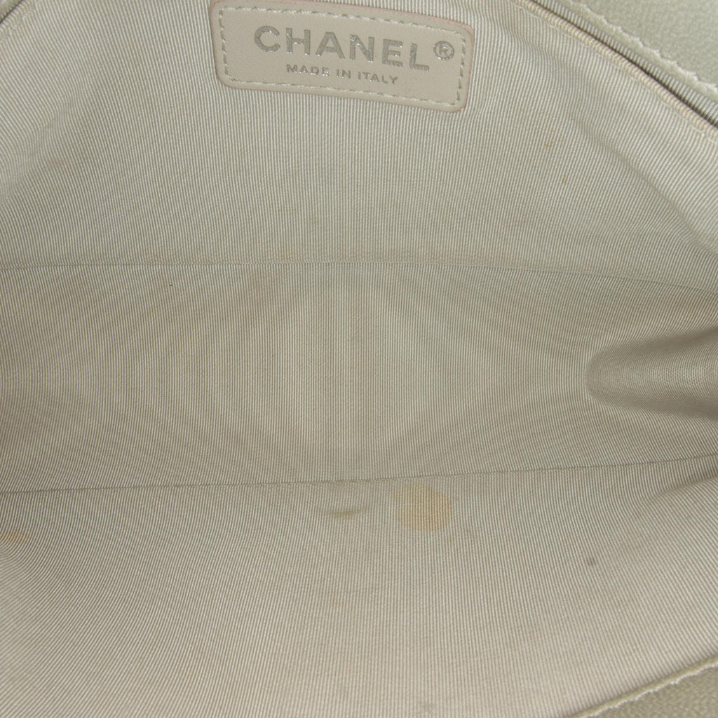 Chanel Medium Caviar Boy Flap Bag (SHG-ajMQXj)