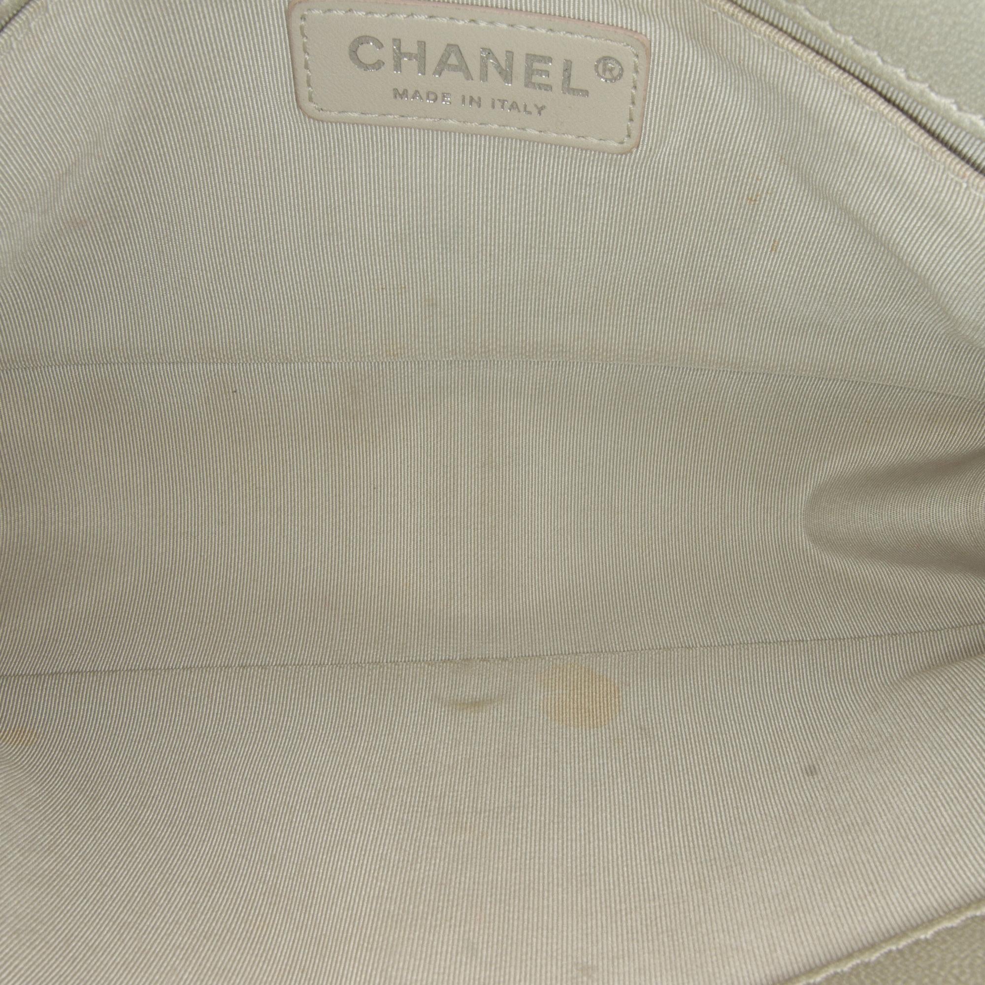 Chanel Medium Caviar Boy Flap Bag (SHG-ajMQXj)