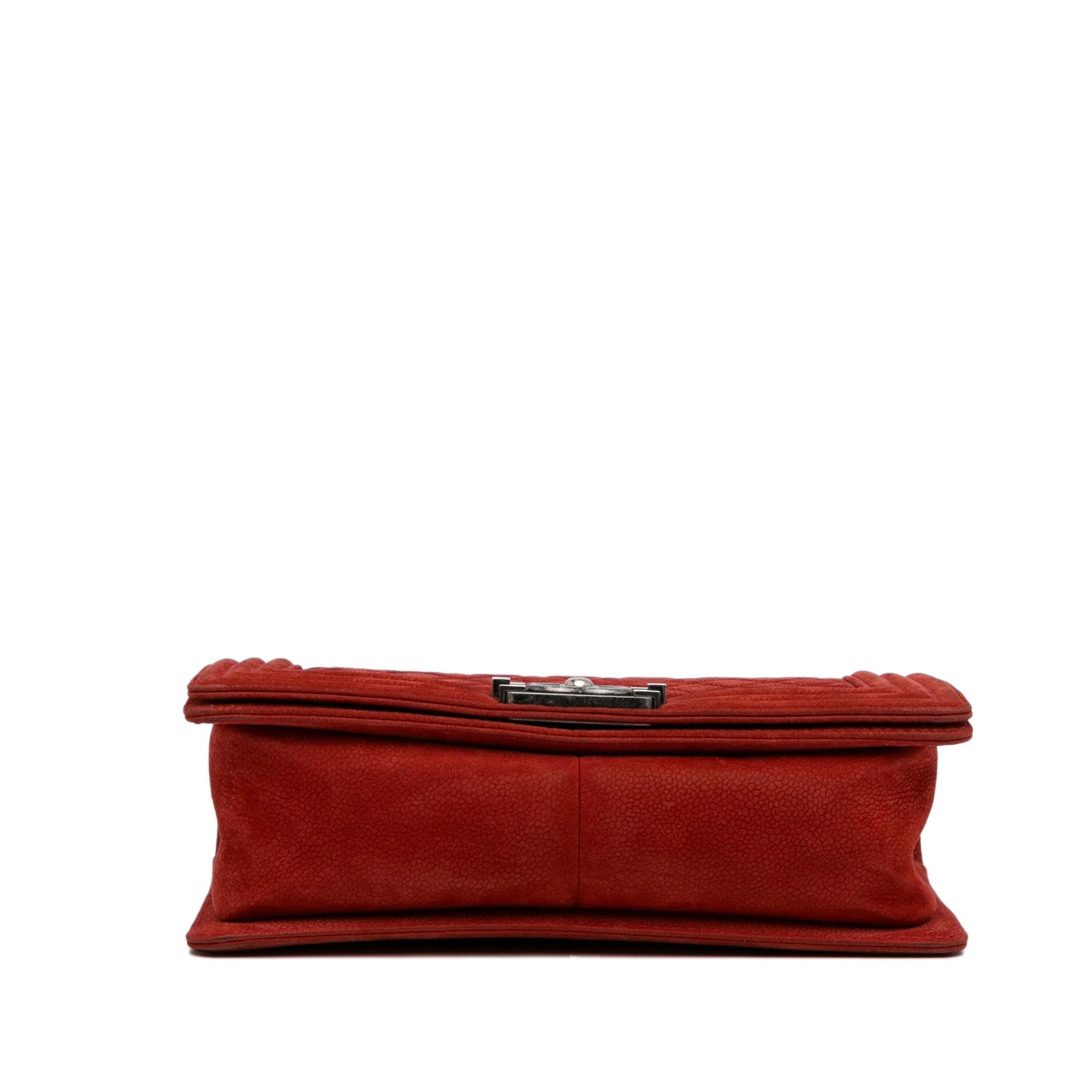 Chanel Medium Caviar Boy Flap Bag (SHG-vTrVA6)
