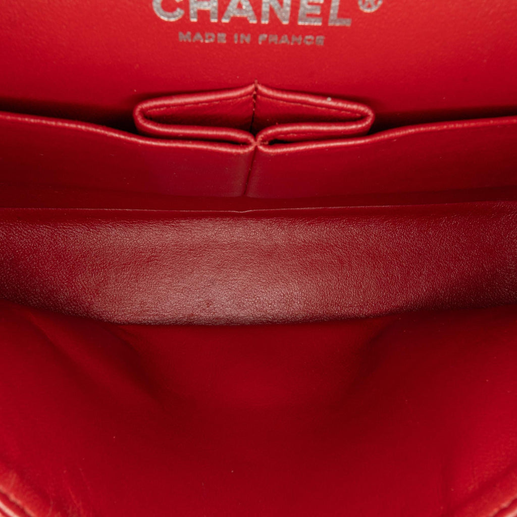 Chanel Medium Classic Chevron Caviar Double Flap (SHG-cCtiFC)