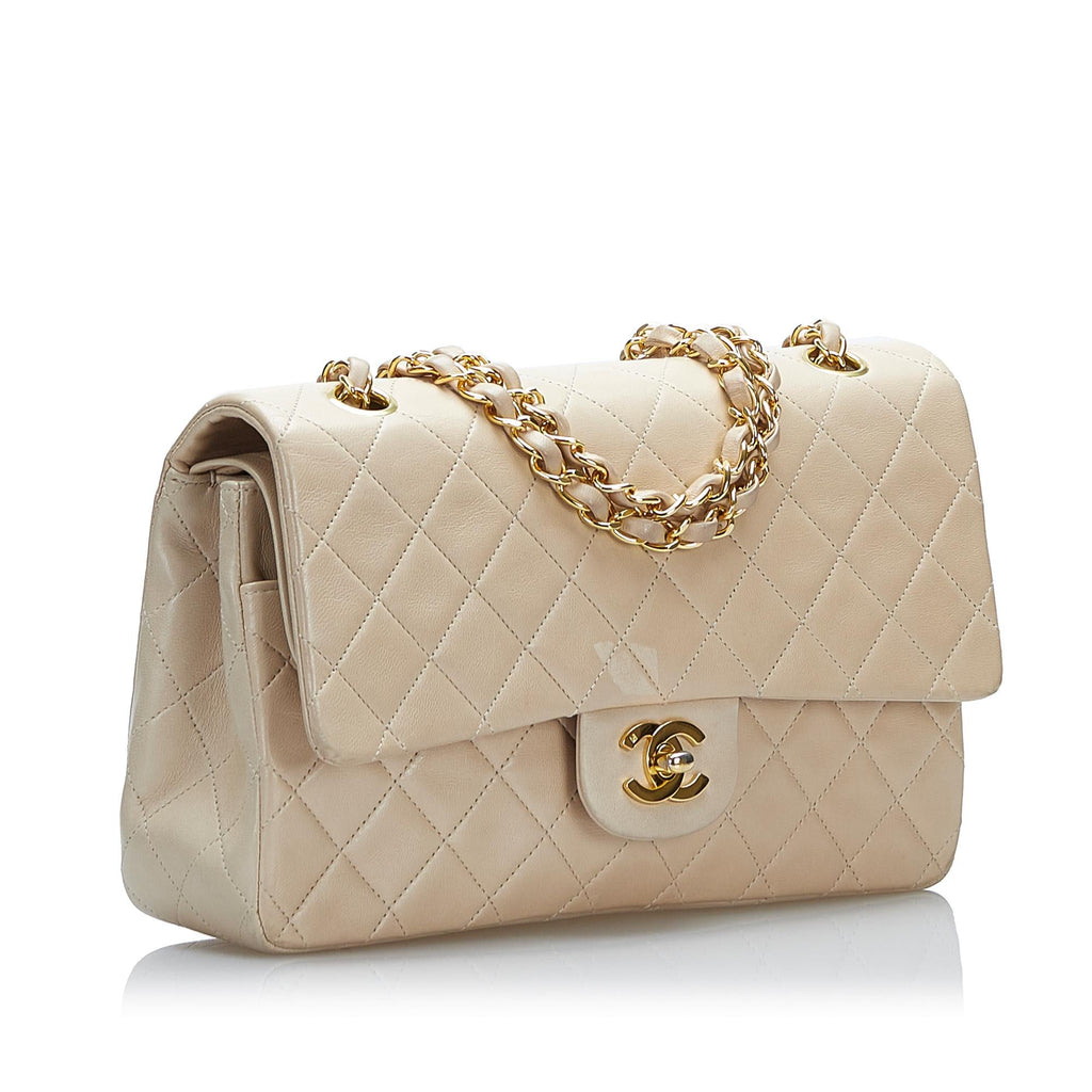 Chanel Medium Classic Lambskin Double Flap (SHG-YJk0lm)