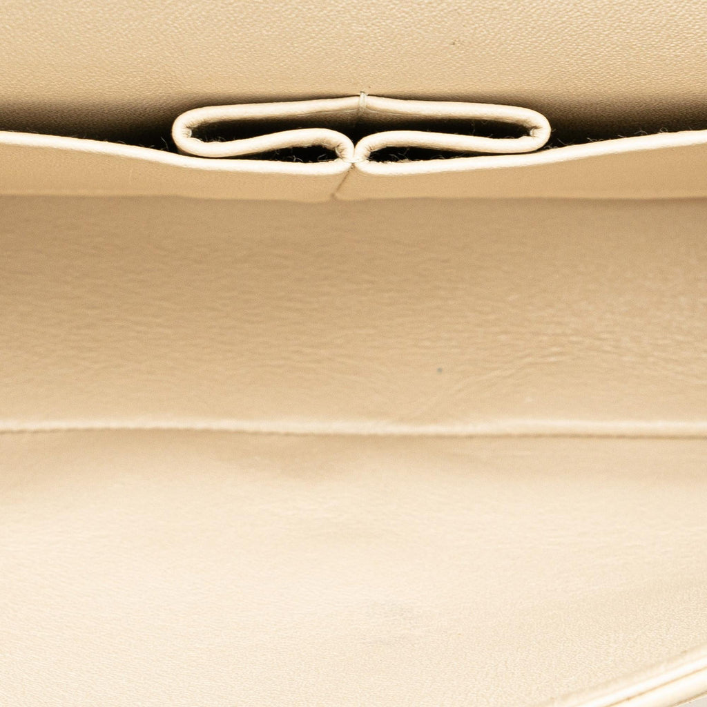 Chanel Medium Classic Lambskin Double Flap (SHG-U2UDWC)