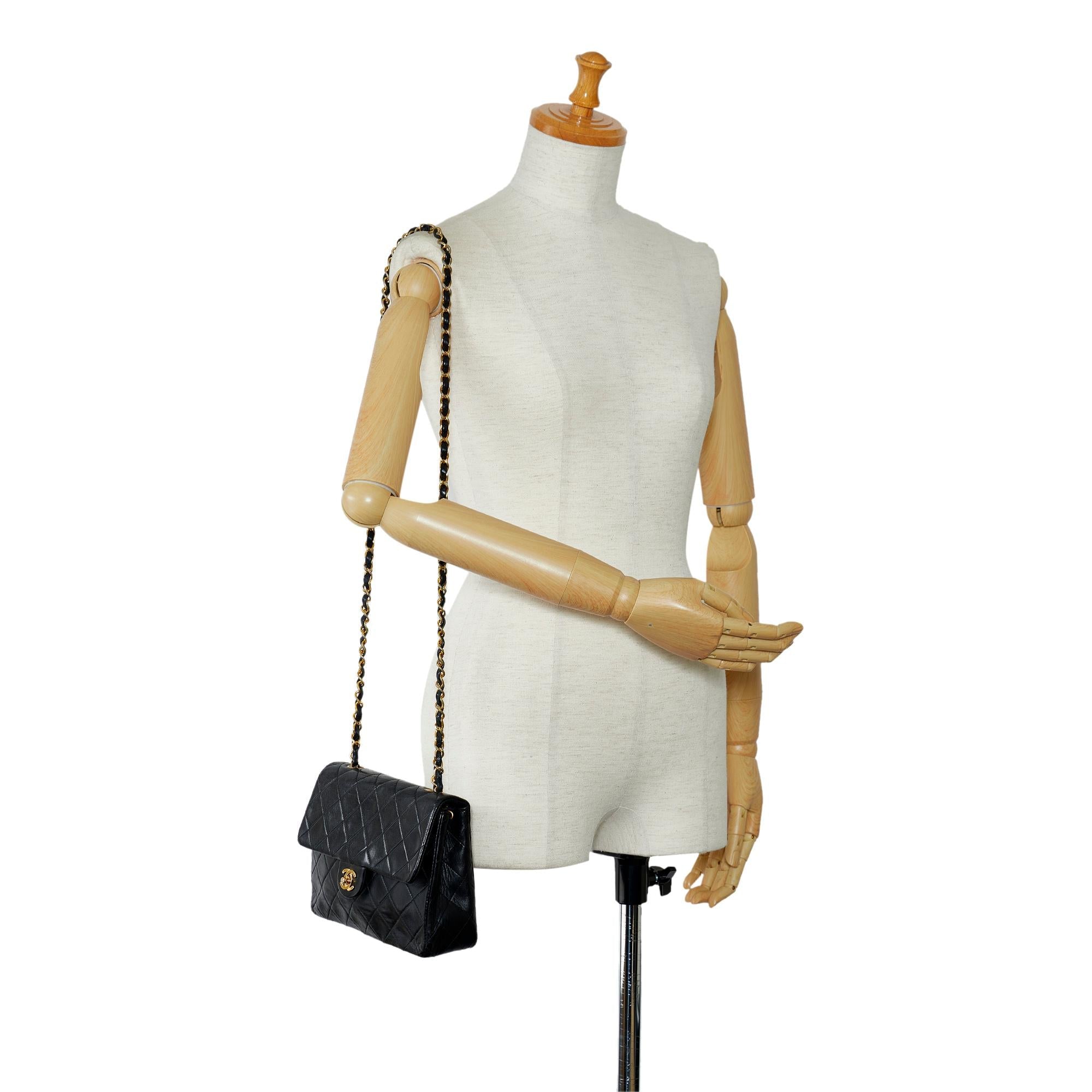 Chanel Medium Classic Lambskin Single Flap Bag (SHG-puFpTM)