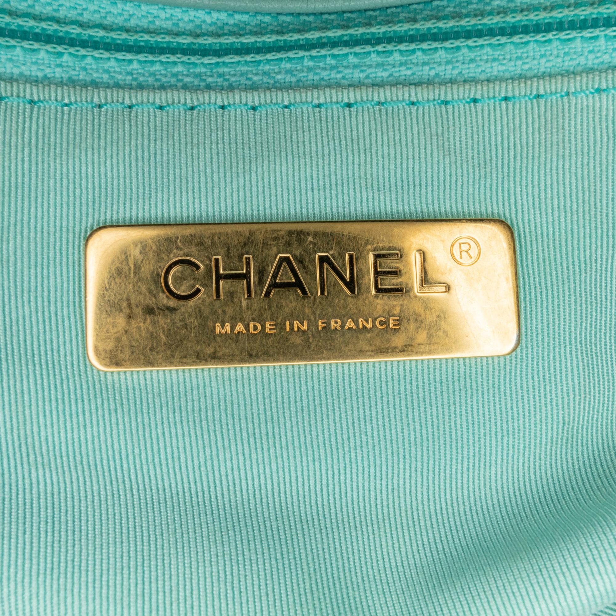 Chanel Medium Lambskin 19 Flap (SHG-MRfv5Z)