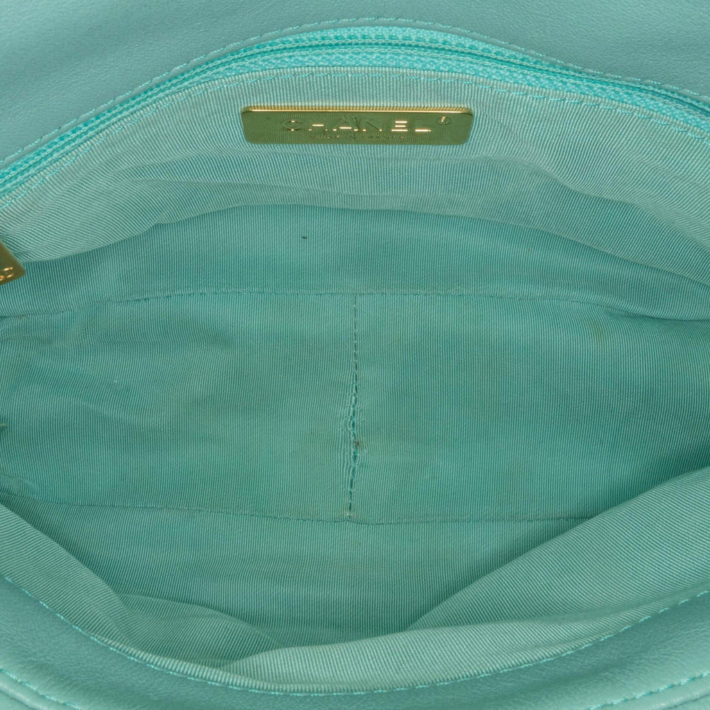 Chanel Medium Lambskin 19 Flap (SHG-MRfv5Z)