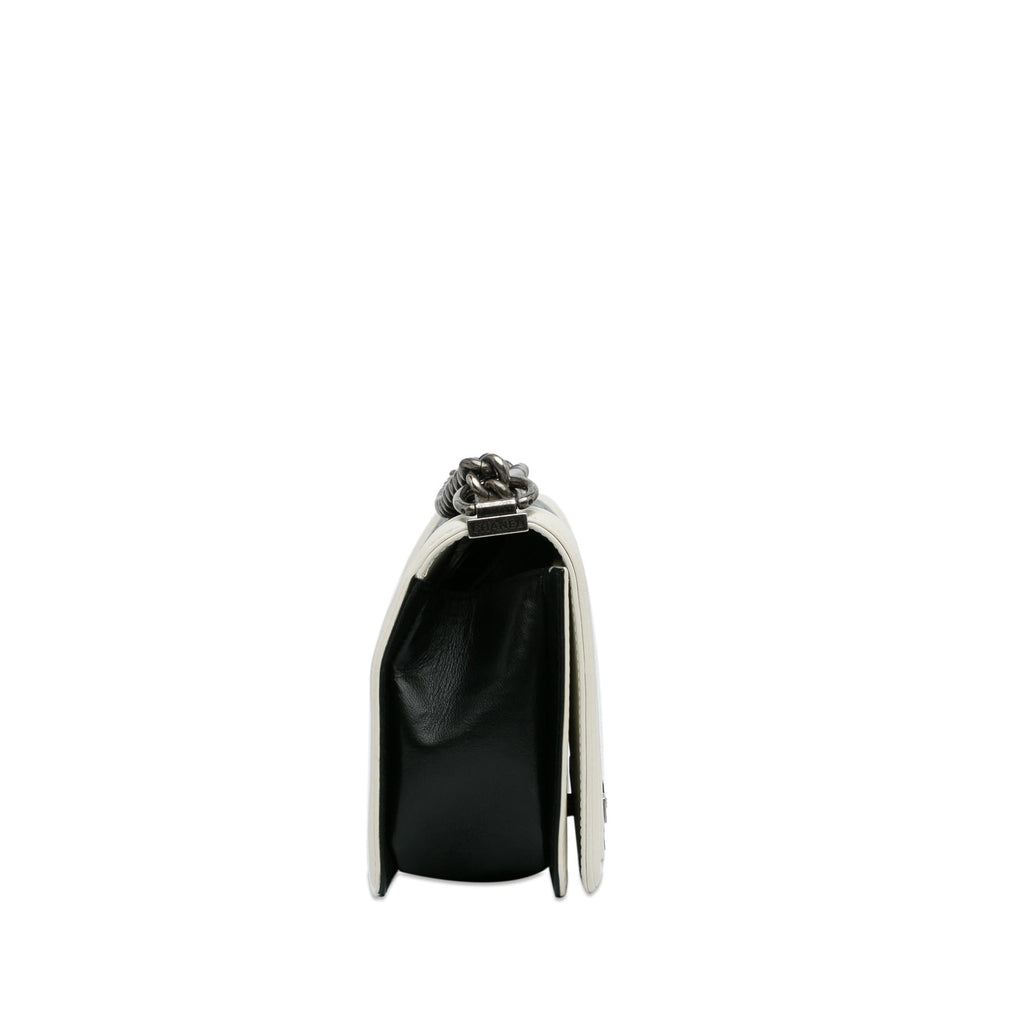 Chanel Medium Lambskin Boy Bicolor Flap Bag (SHG-MjfI80)