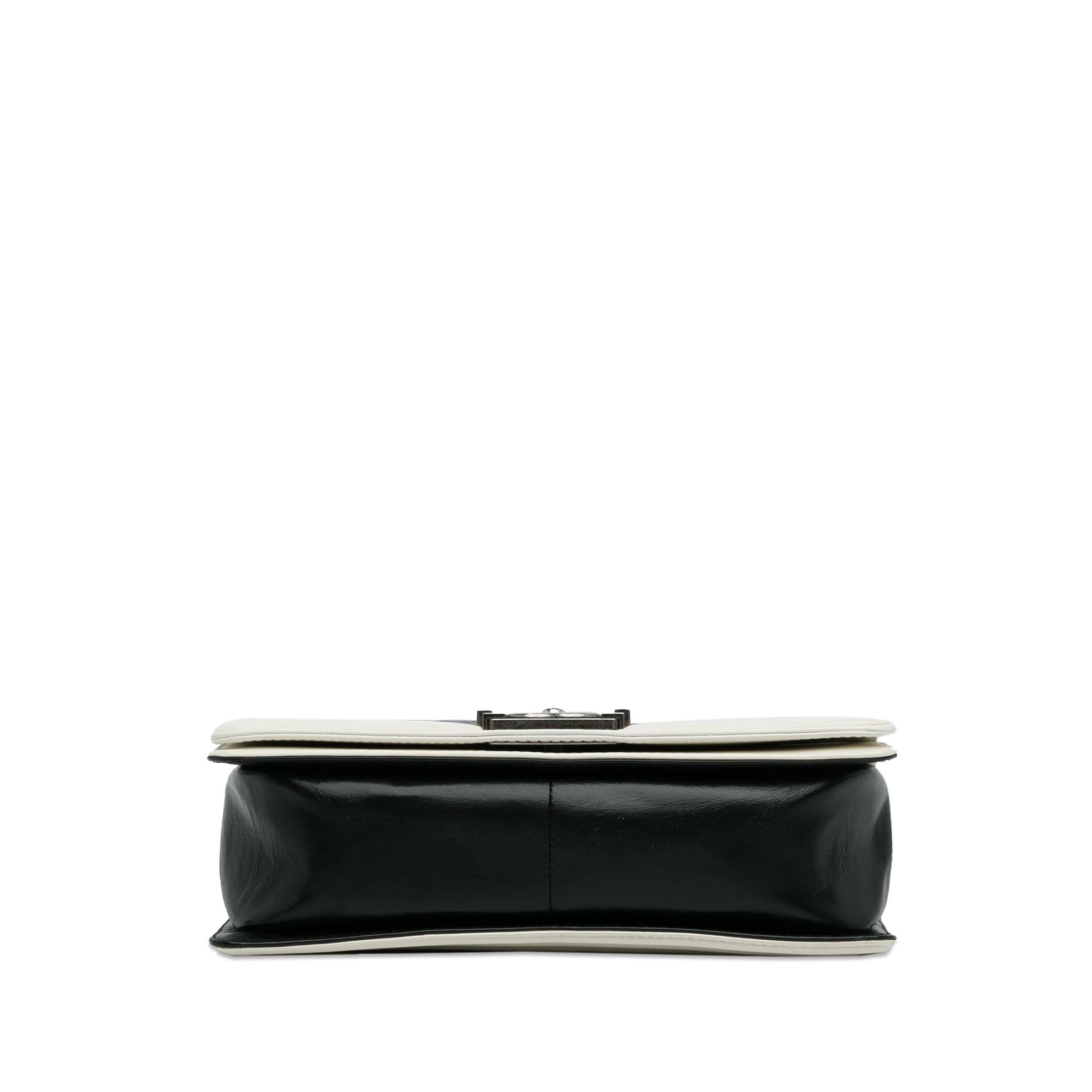 Chanel Medium Lambskin Boy Bicolor Flap Bag (SHG-MjfI80)