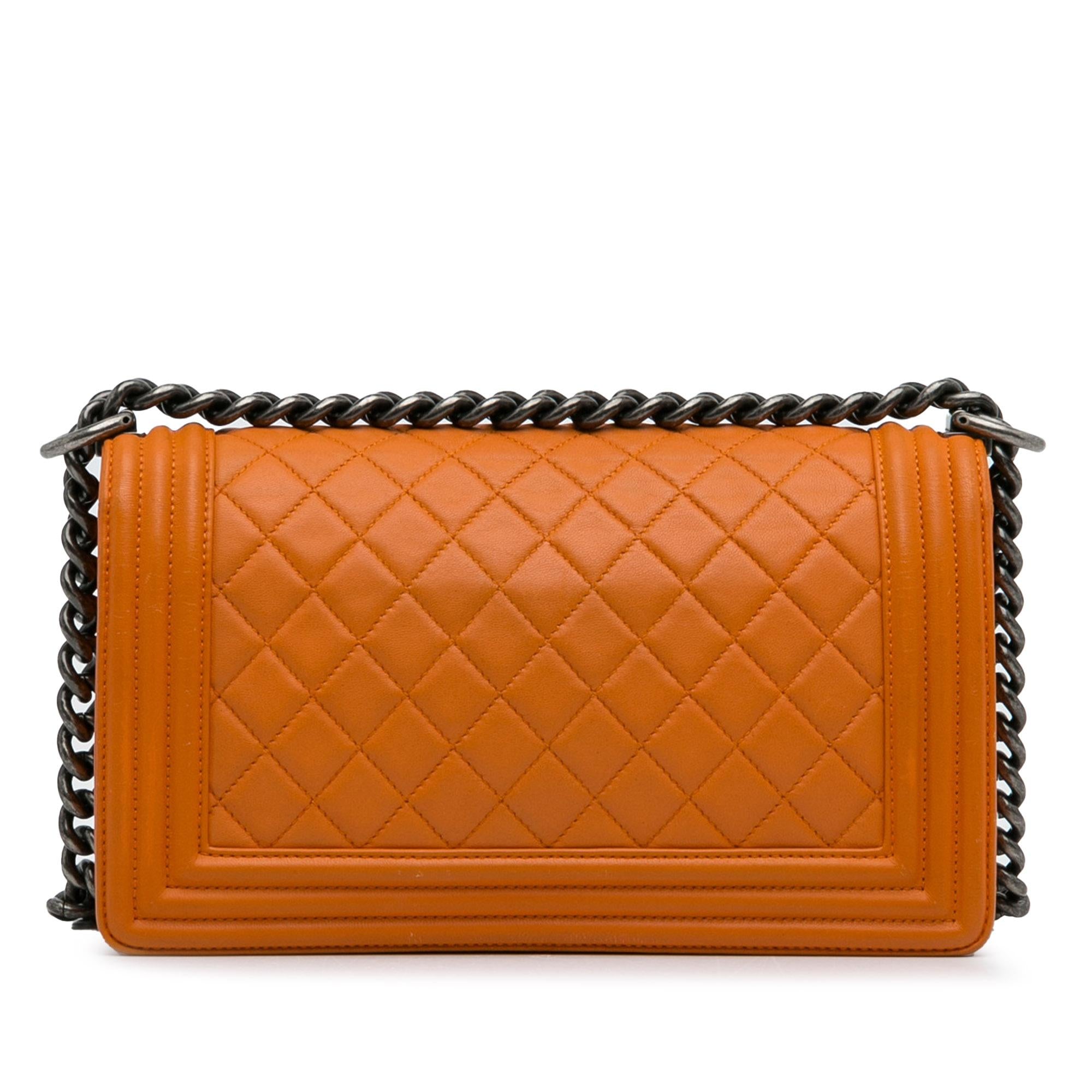 Chanel Medium Lambskin Boy Flap (SHG-yq2bEE)