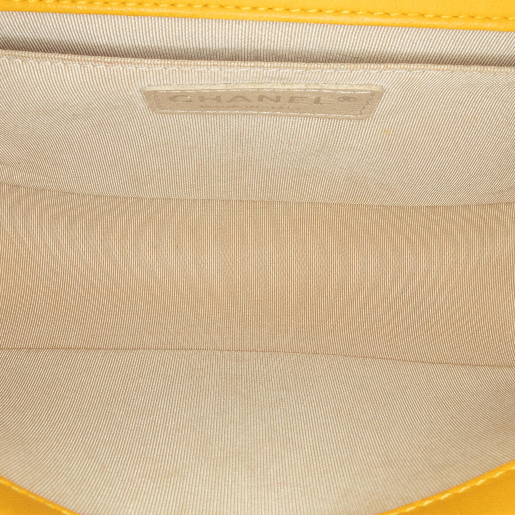 Chanel Medium Lambskin Boy Flap (SHG-k3eNsN)