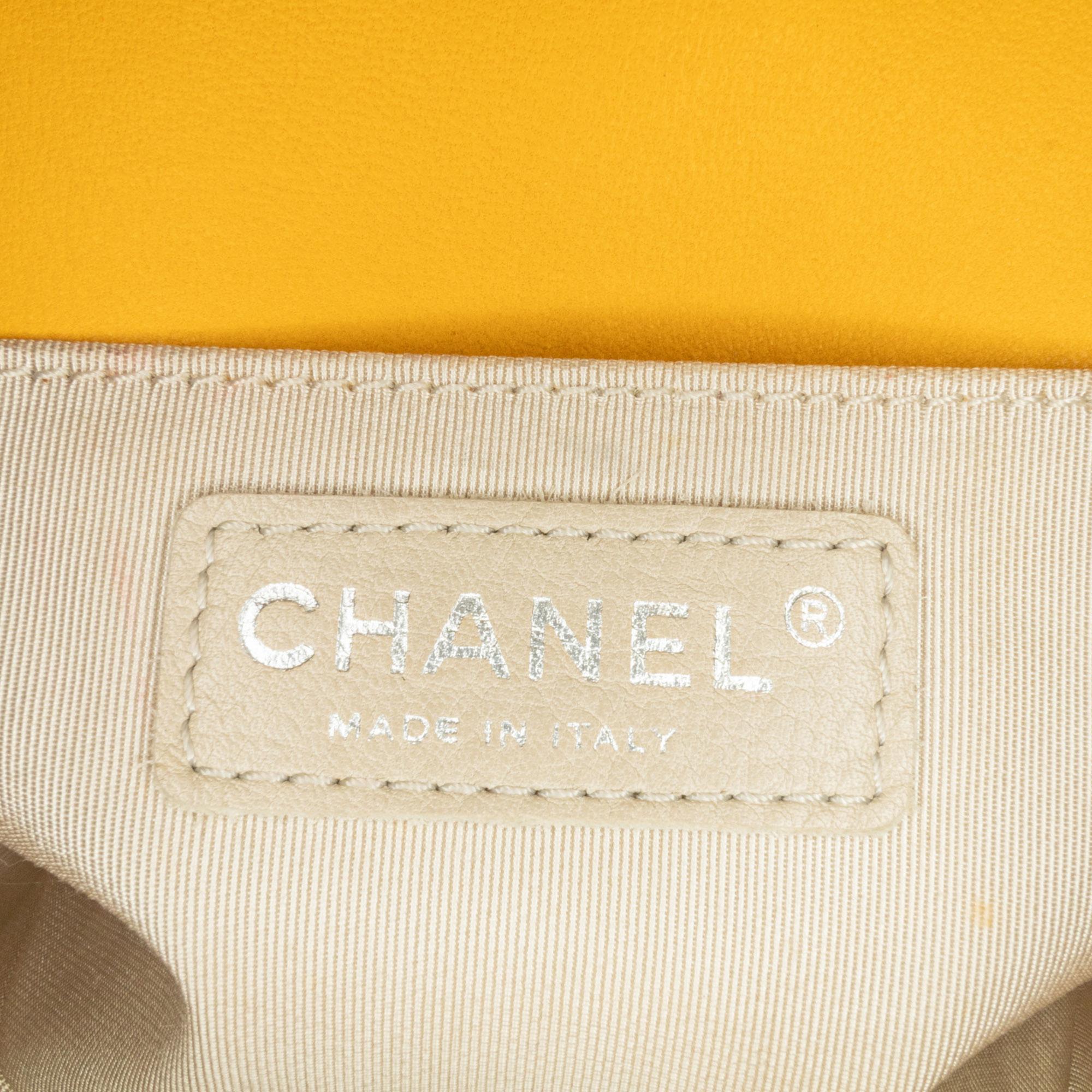 Chanel Medium Lambskin Boy Flap (SHG-k3eNsN)