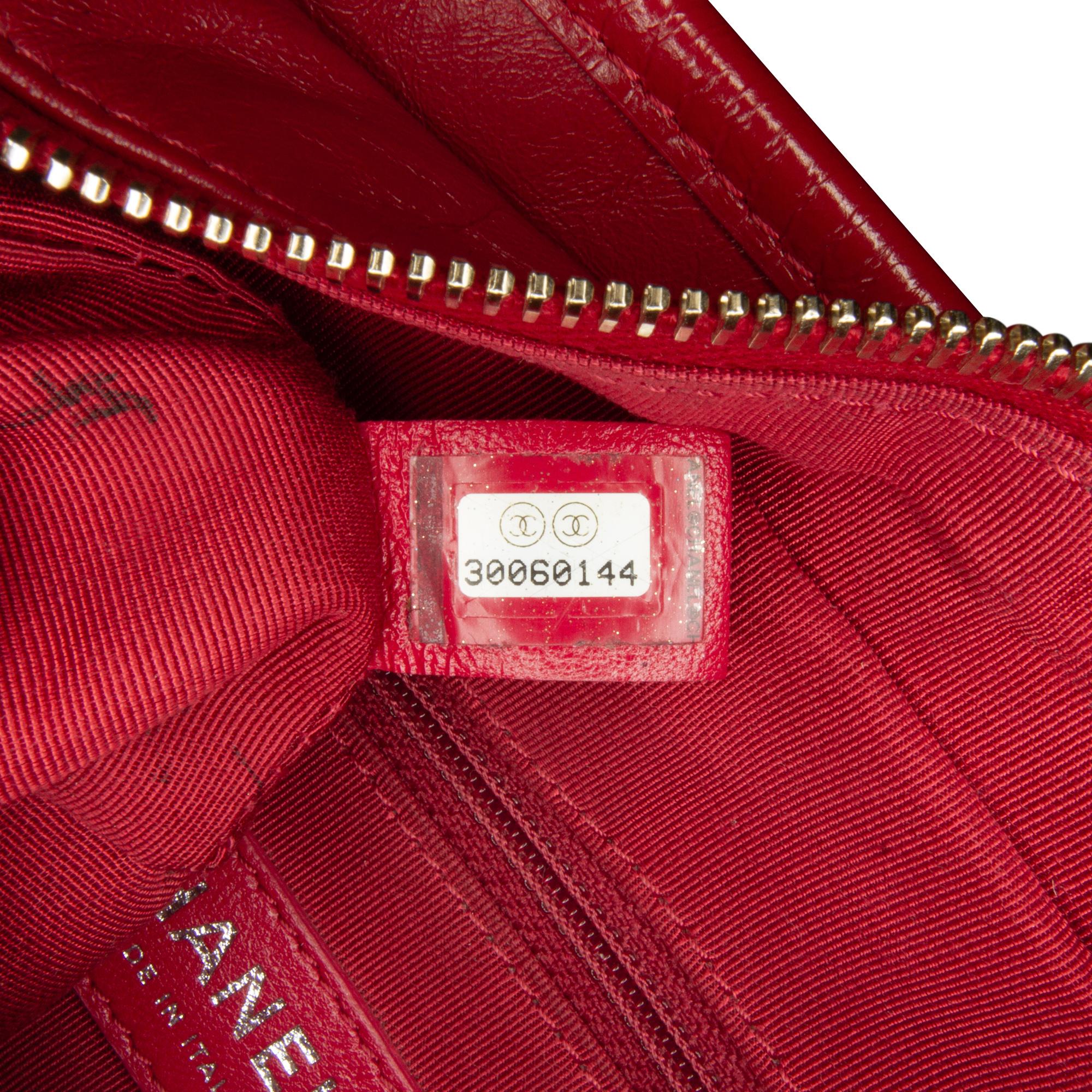 Chanel Medium Lambskin Gabrielle Crossbody (SHG-9ze4Gd)