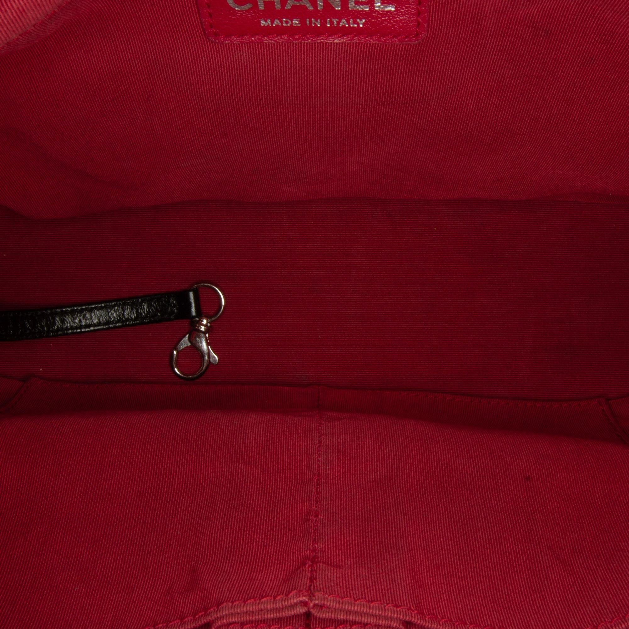 Chanel Medium Lambskin Gabrielle Crossbody (SHG-ErV52u)