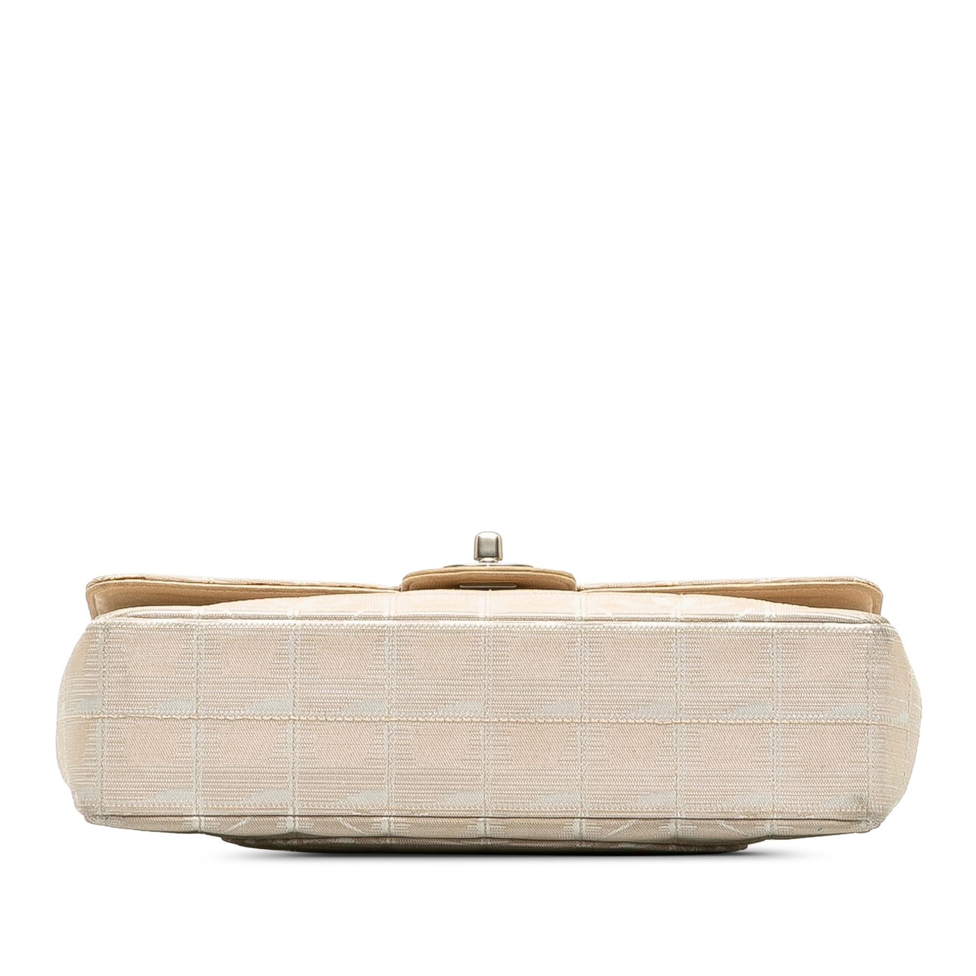 Chanel Medium New Travel Line Classic Flap Single (SHG-hou8eK)