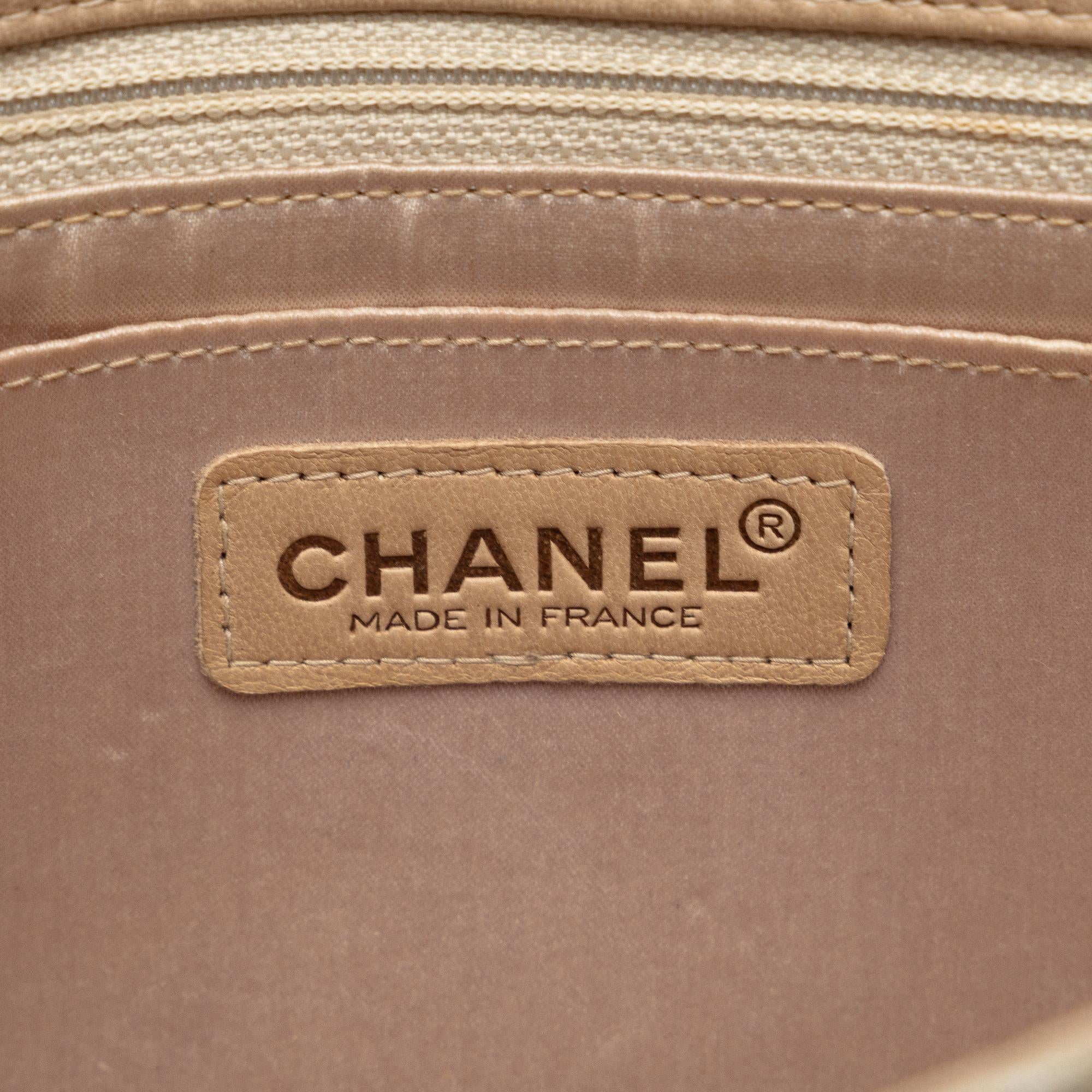 Chanel Medium New Travel Line Classic Flap Single (SHG-hou8eK)