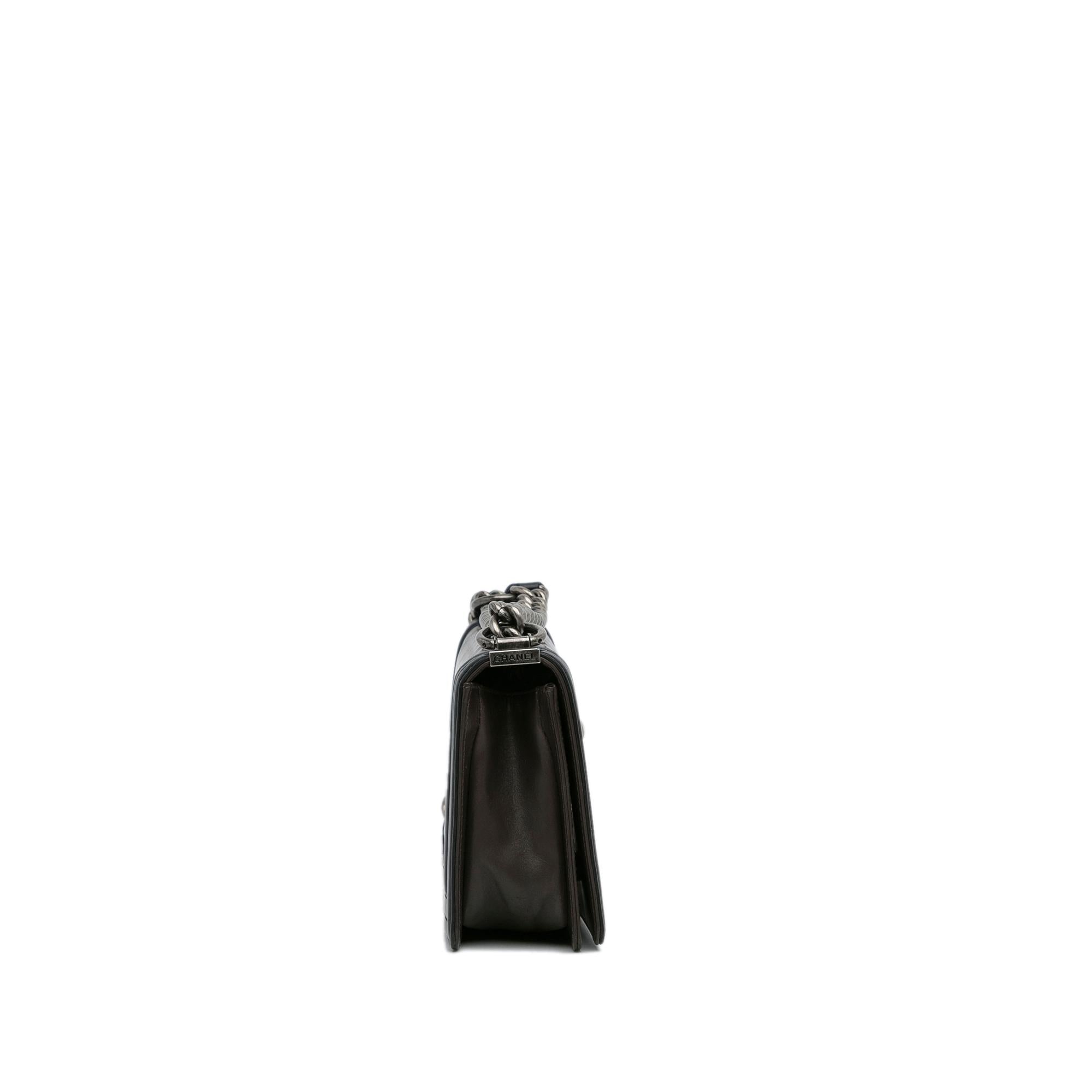 Chanel Medium Original Clasp Boy Bag (SHG-NdhCdS)