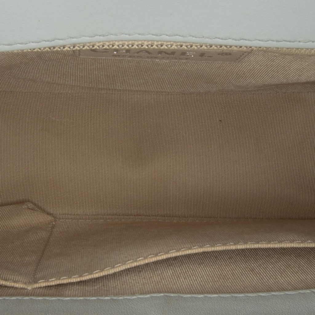 Chanel Medium Patent Boy Flap (SHG-xNr2HC)