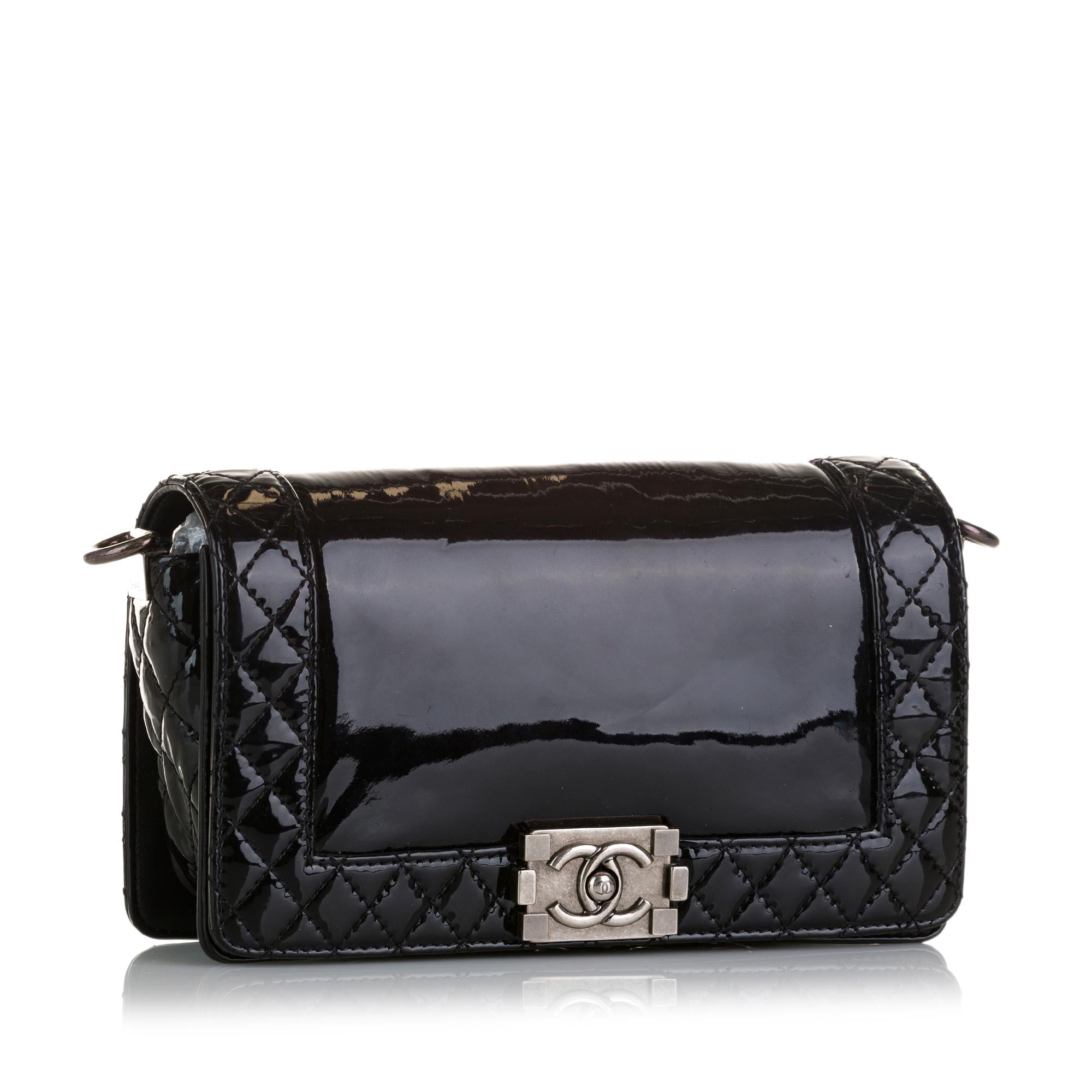 Chanel Medium Patent Reverso Boy Flap (SHG-xCR0zI)