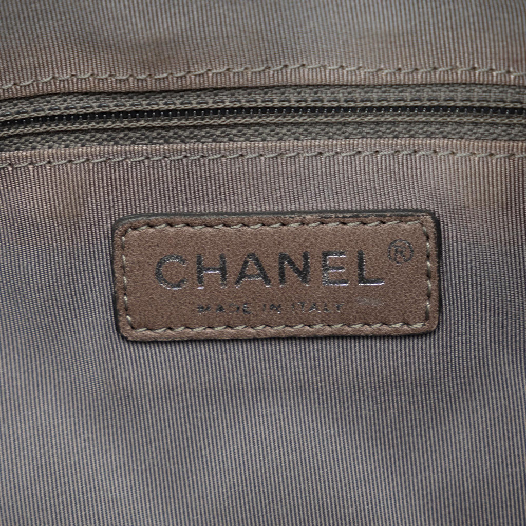 Chanel Medium Quilted Reissue Camera Bag (SHG-42CayJ)