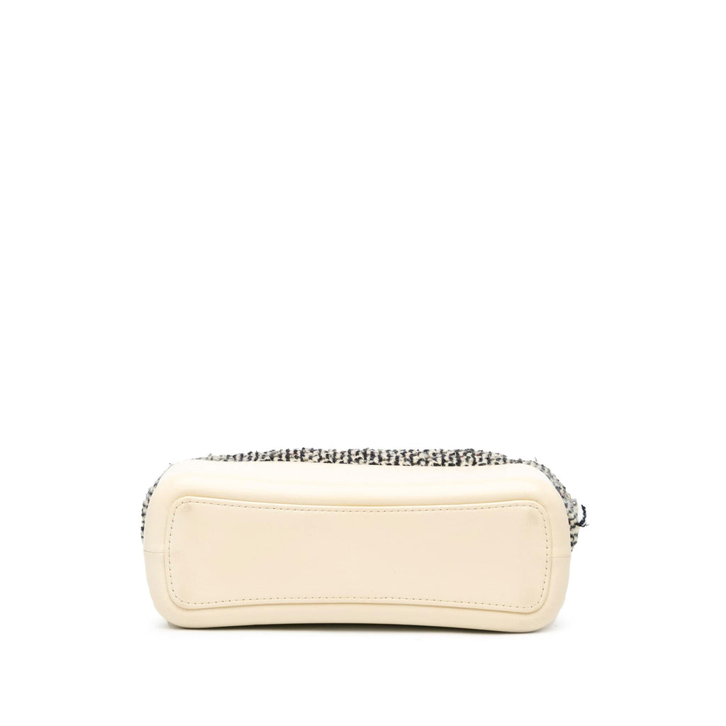 Chanel Medium Tweed and Lambskin Gabrielle Crossbody (SHG-gi8Xjt)