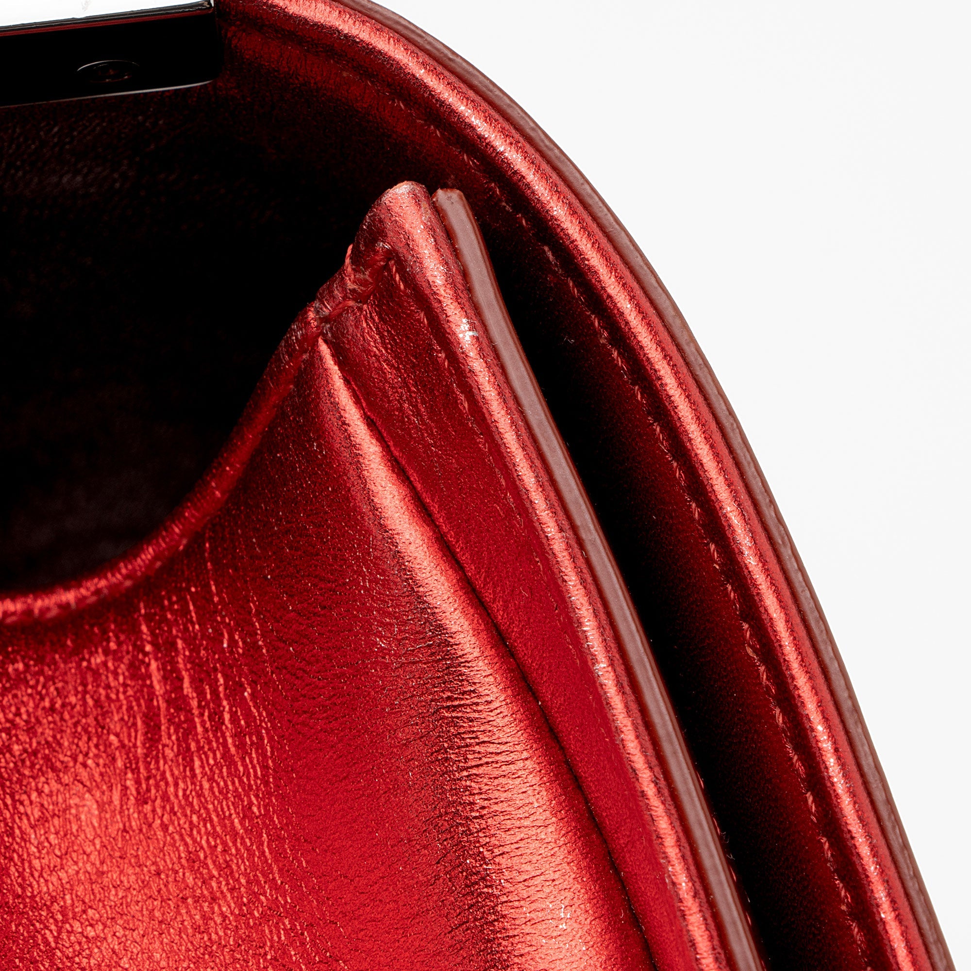 Chanel Metallic Patent Leather Old Medium Boy Bag (SHF-Gxw2JA)