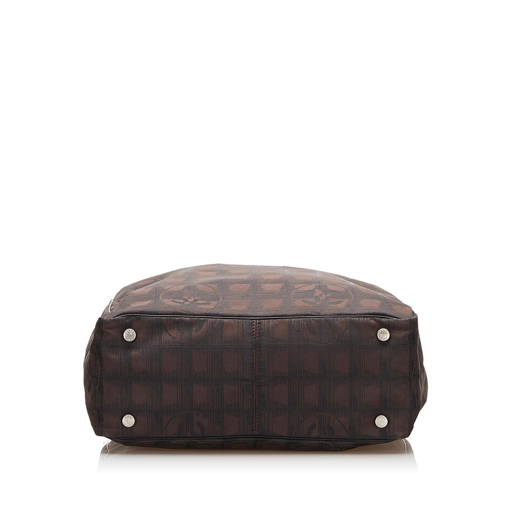 Chanel New Travel Line Handbag (SHG-cYPGJh)
