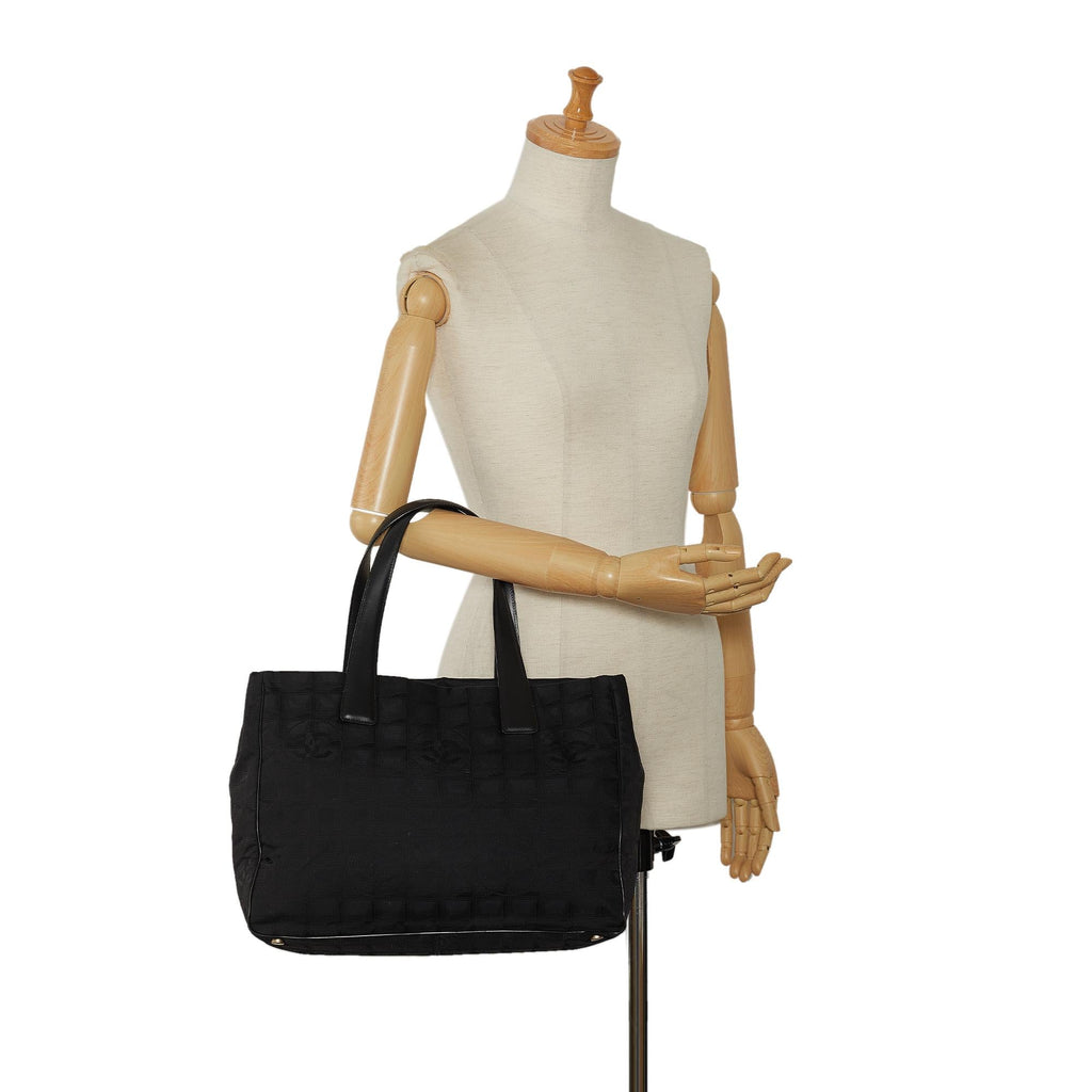 Chanel New Travel Line Tote (SHG-i4J9zq)
