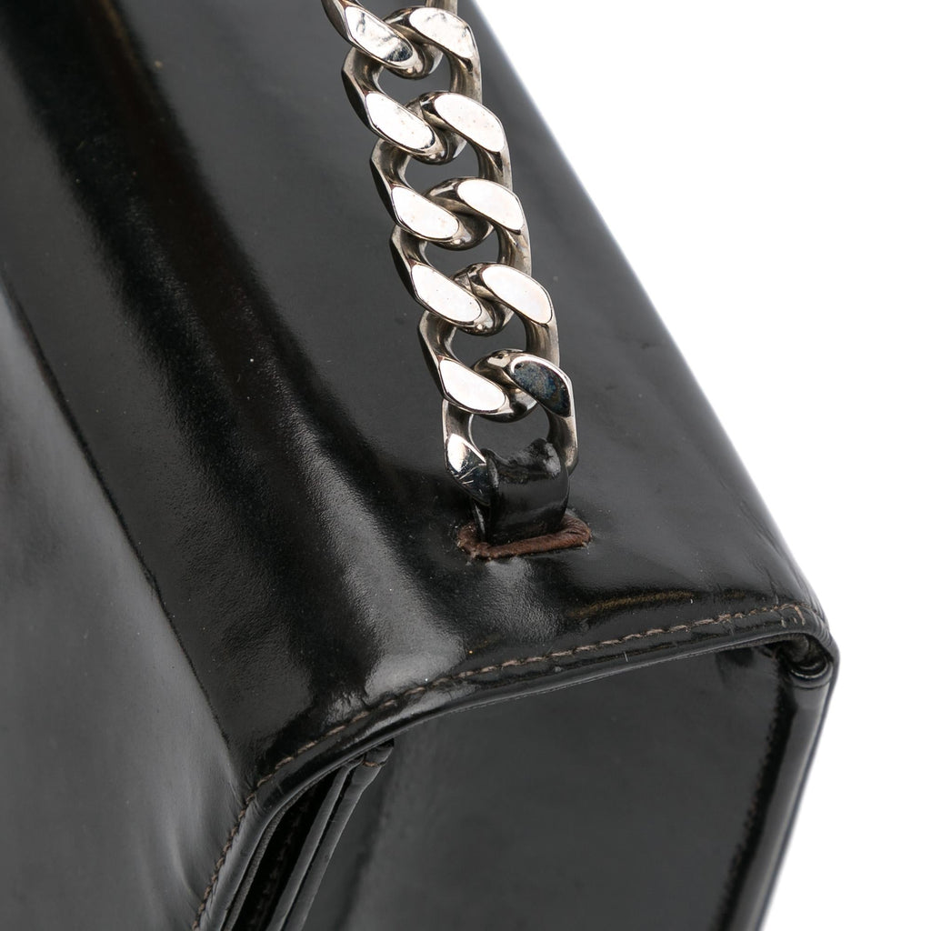 Chanel Patent Flap Handbag (SHG-YxQaRJ)