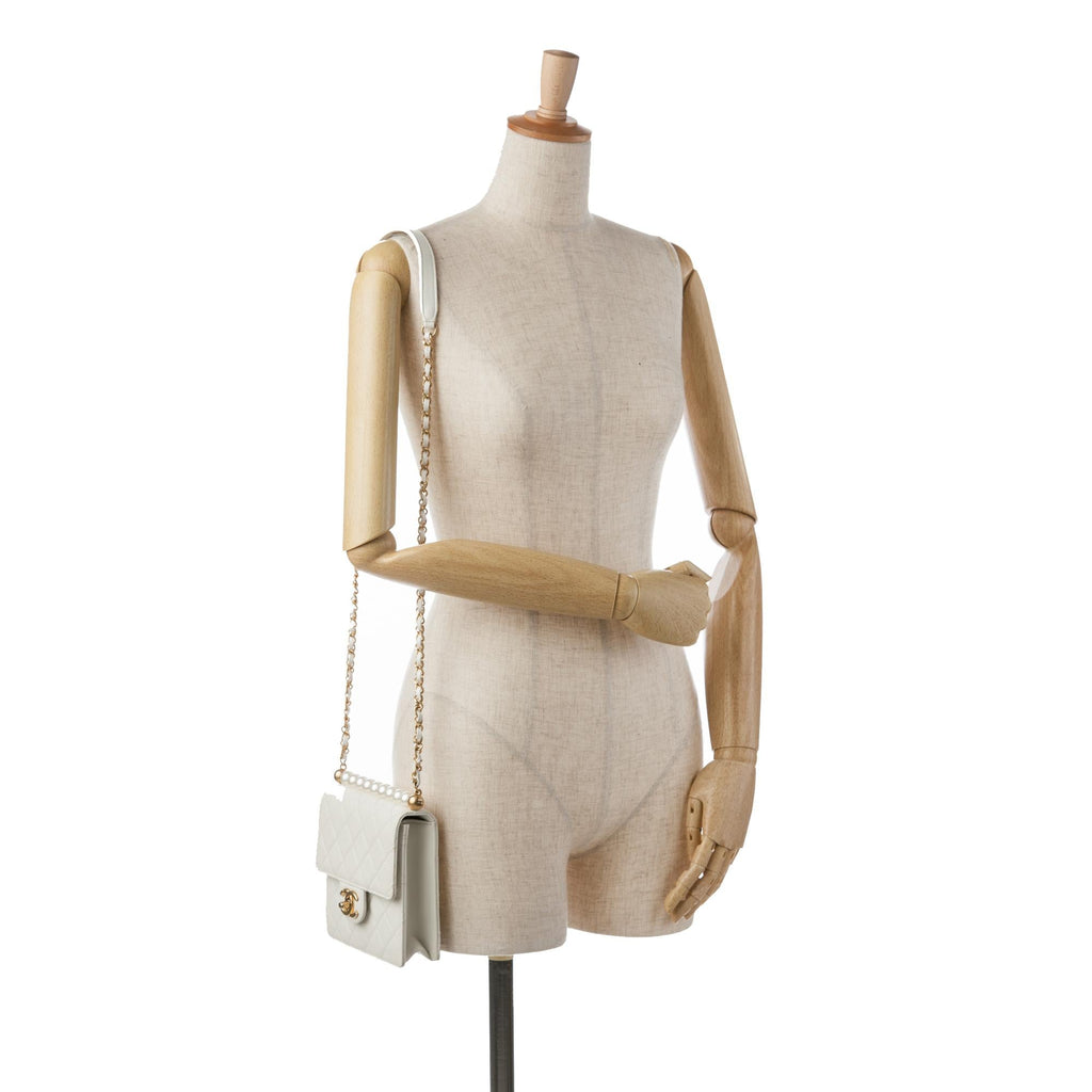 Chanel Small Lambskin Chic Pearls Flap (SHG-YnWZht)