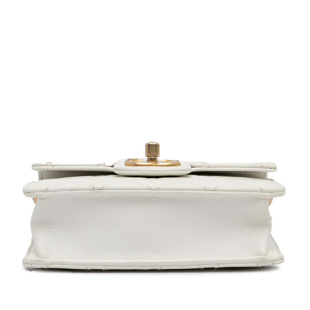 Chanel Small Lambskin Chic Pearls Flap (SHG-YnWZht)