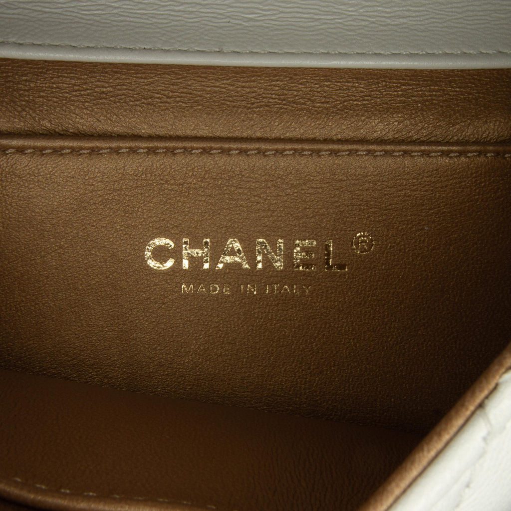 Chanel Small Lambskin Chic Pearls Flap (SHG-xDvuPI)