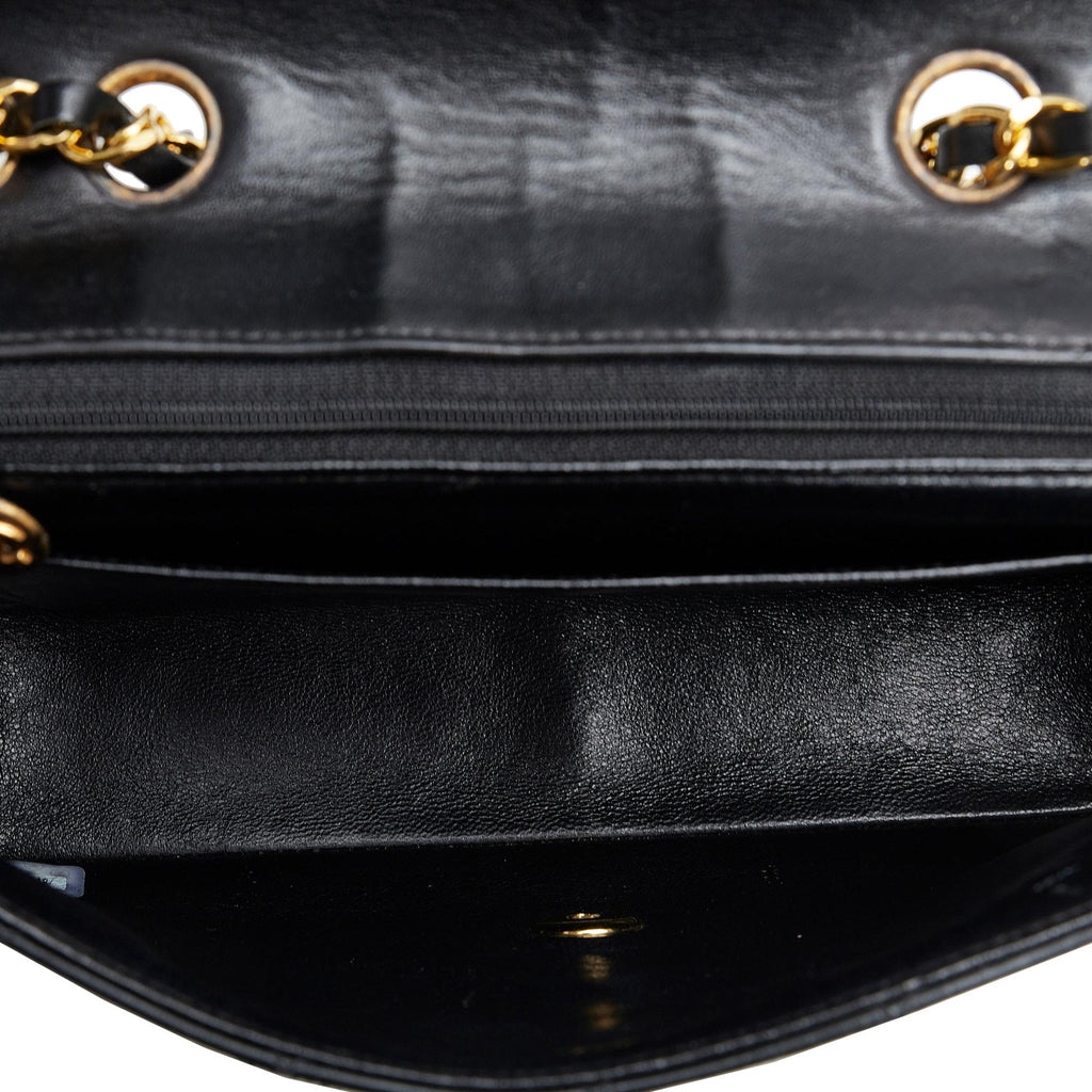 Chanel Small Quilted Patent Border Flap Bag (SHG-aW2dYK)