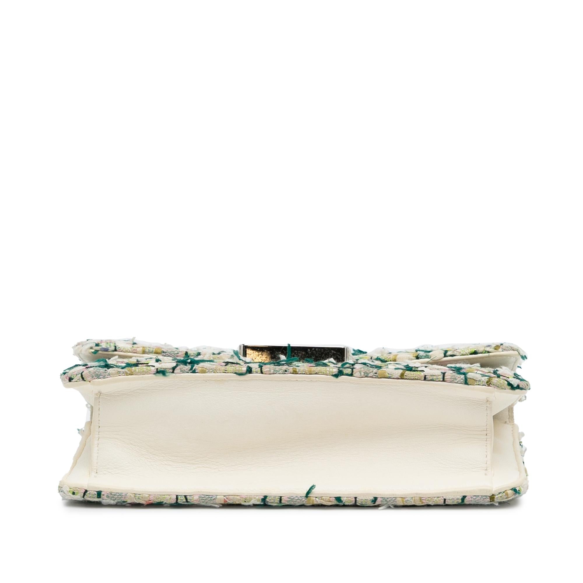 Chanel Tweed Beauty Lock Flap Bag (SHG-3g9Hun)