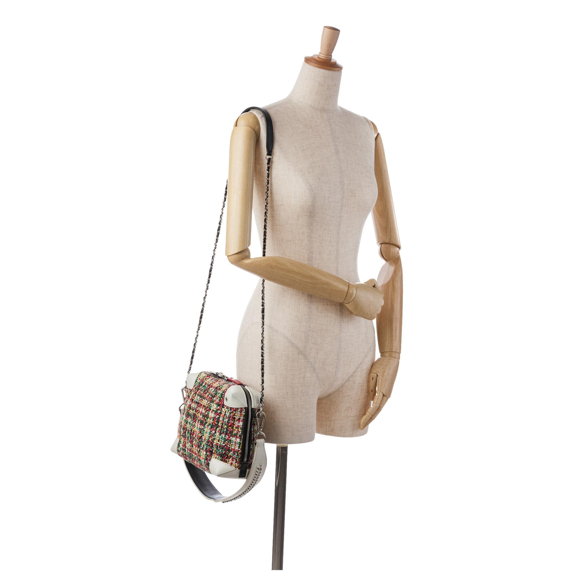 Chanel Tweed Street Allure Camera Bag (SHG-FMkfvs)