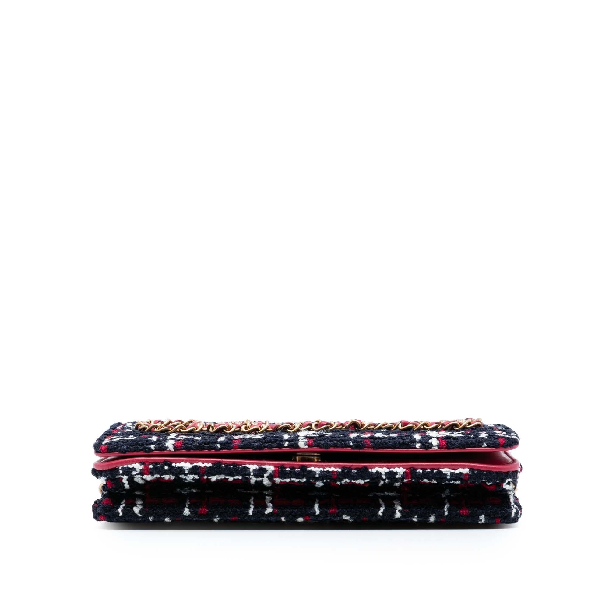 Chanel Tweed Written in Chain Logo Wallet on Chain