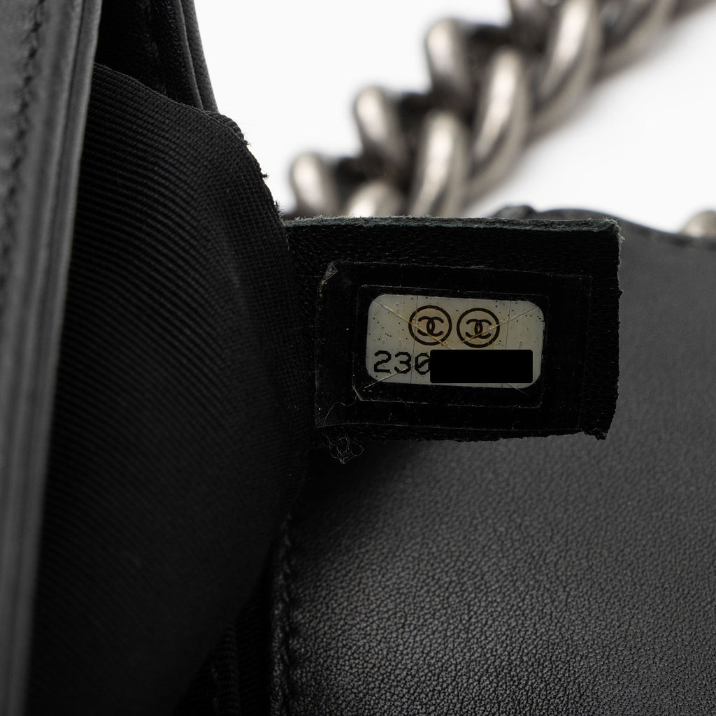 Chanel Velvet Quilted Old Medium Boy Bag (SHF-yjKLJH)