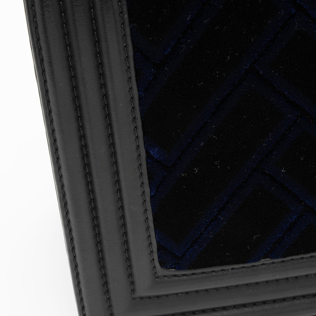 Chanel Velvet Quilted Old Medium Boy Bag (SHF-yjKLJH)