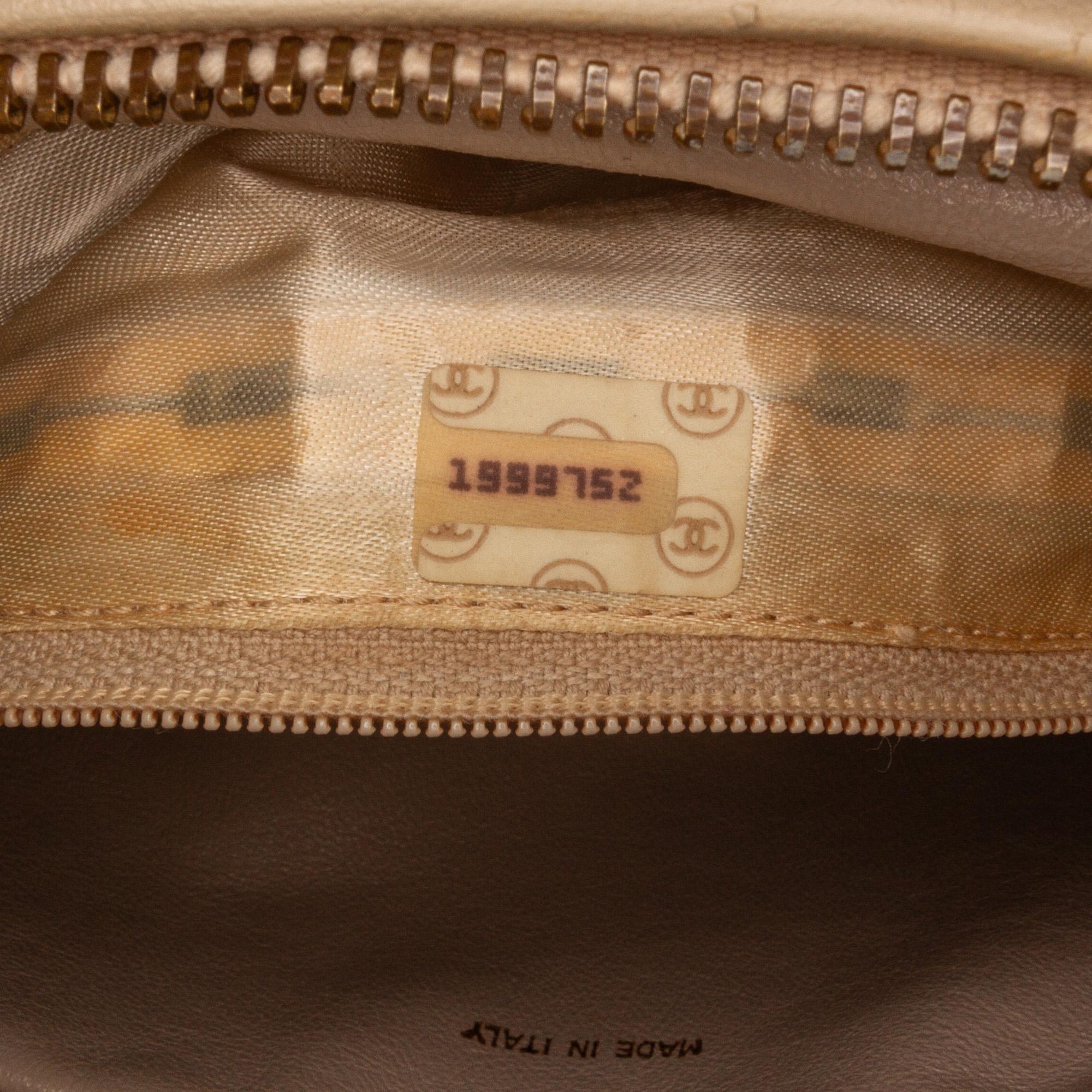 Chanel Vintage CC Tassel Camera Bag (SHG-Z83VnT)