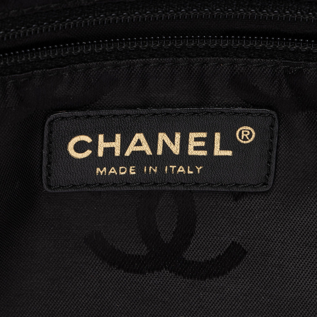 Chanel Vintage Leather Wood Chain Tote (SHF-bz2XaF)